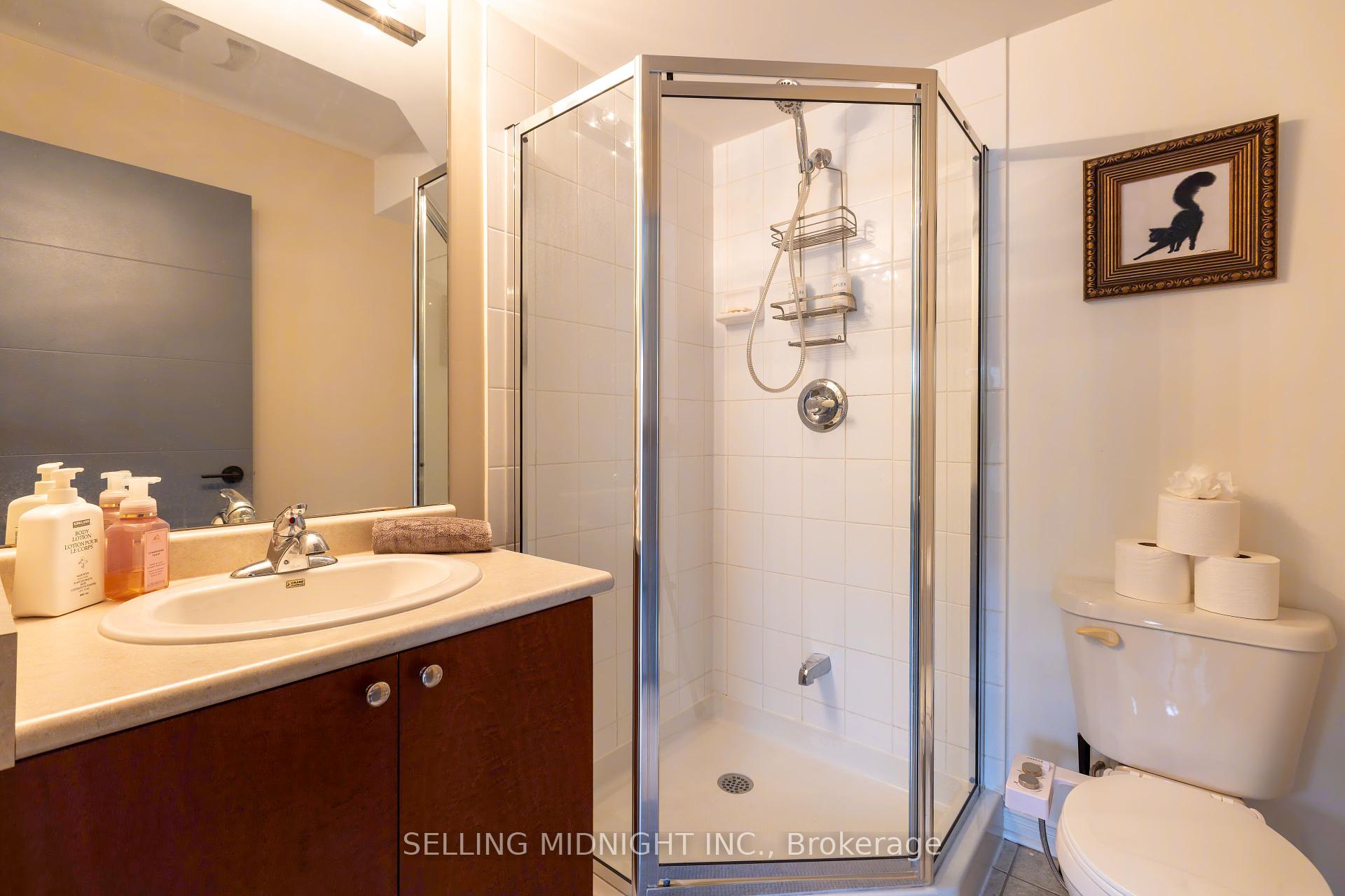 2 Bedrooms Condo at 5650 WINSTON CHURCHILL, Mississauga For sale