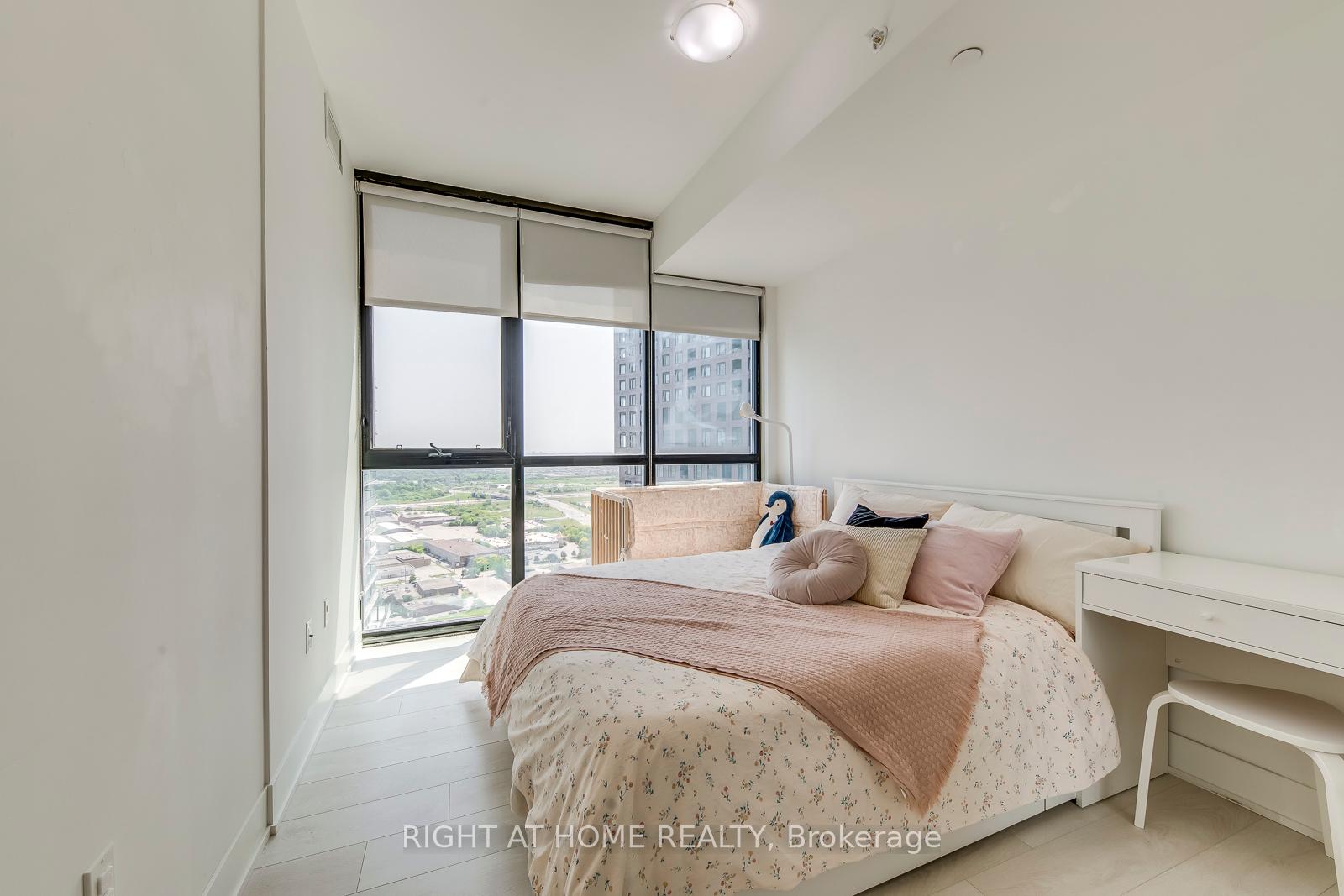 2 Bedrooms Condo at 2916 Highway 7, Vaughan For sale