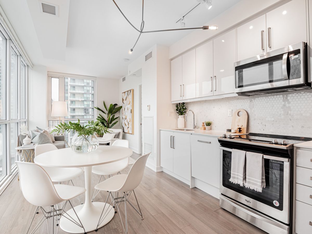 5180 Yonge Street 1107