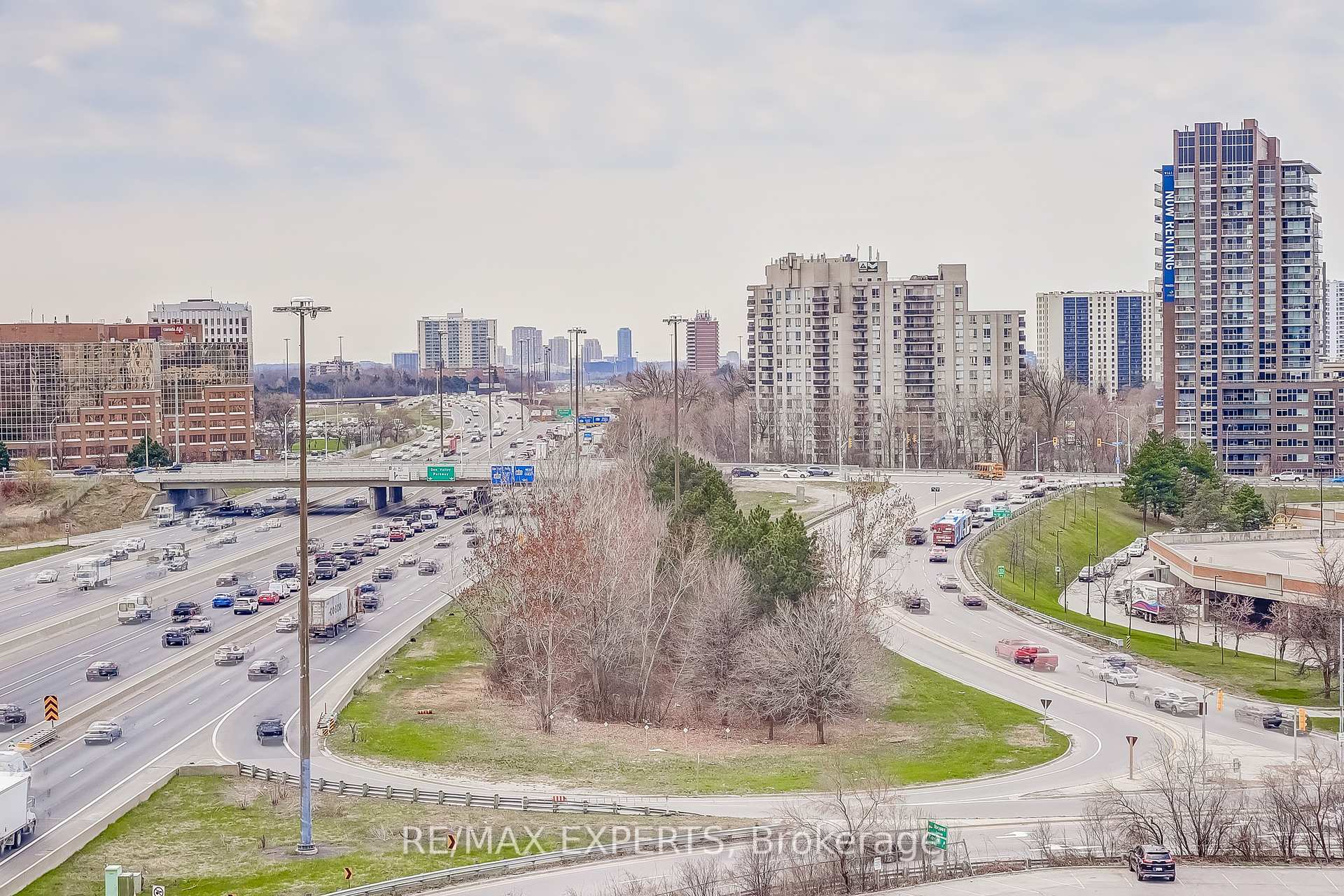 2 Bedrooms Condo at 188 Fairview Mall,  Toronto For sale