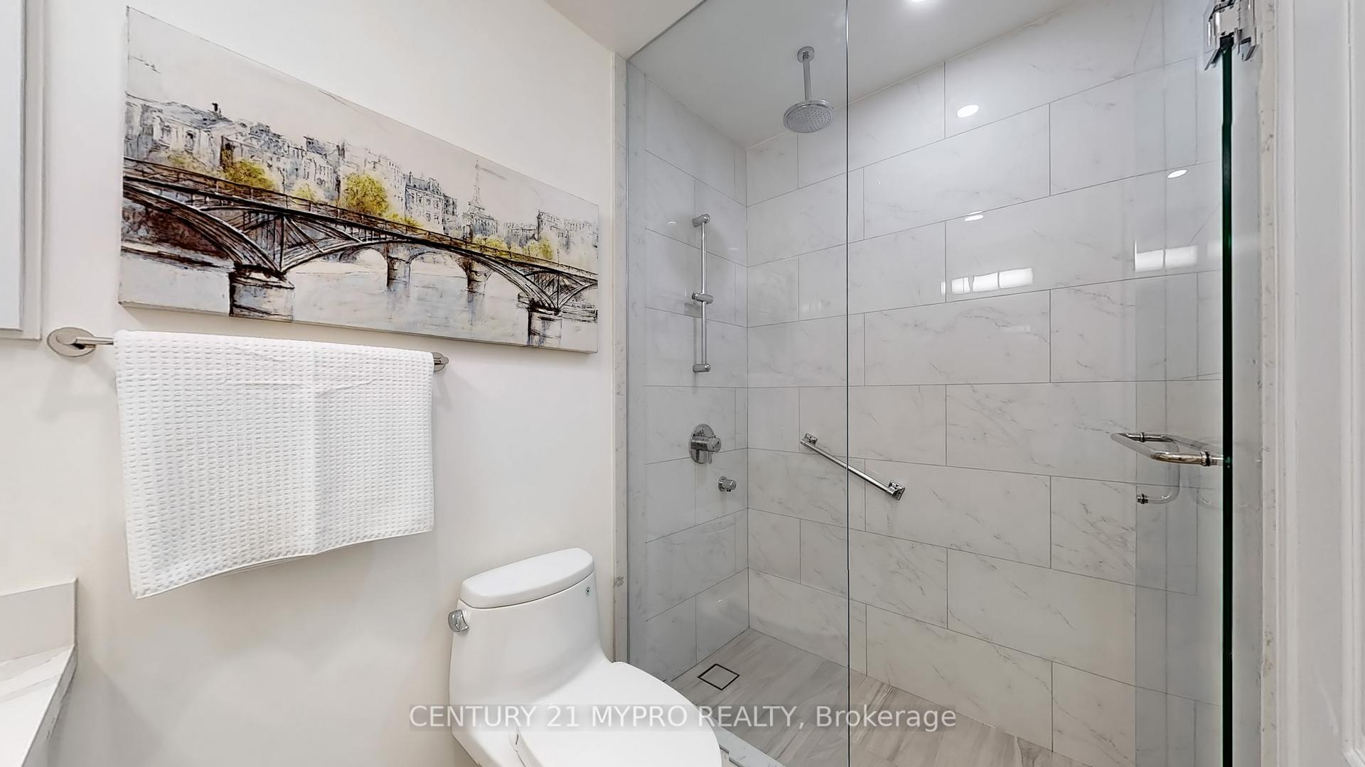 3 Bedrooms Condo at 735 New Westminster,  Vaughan For sale