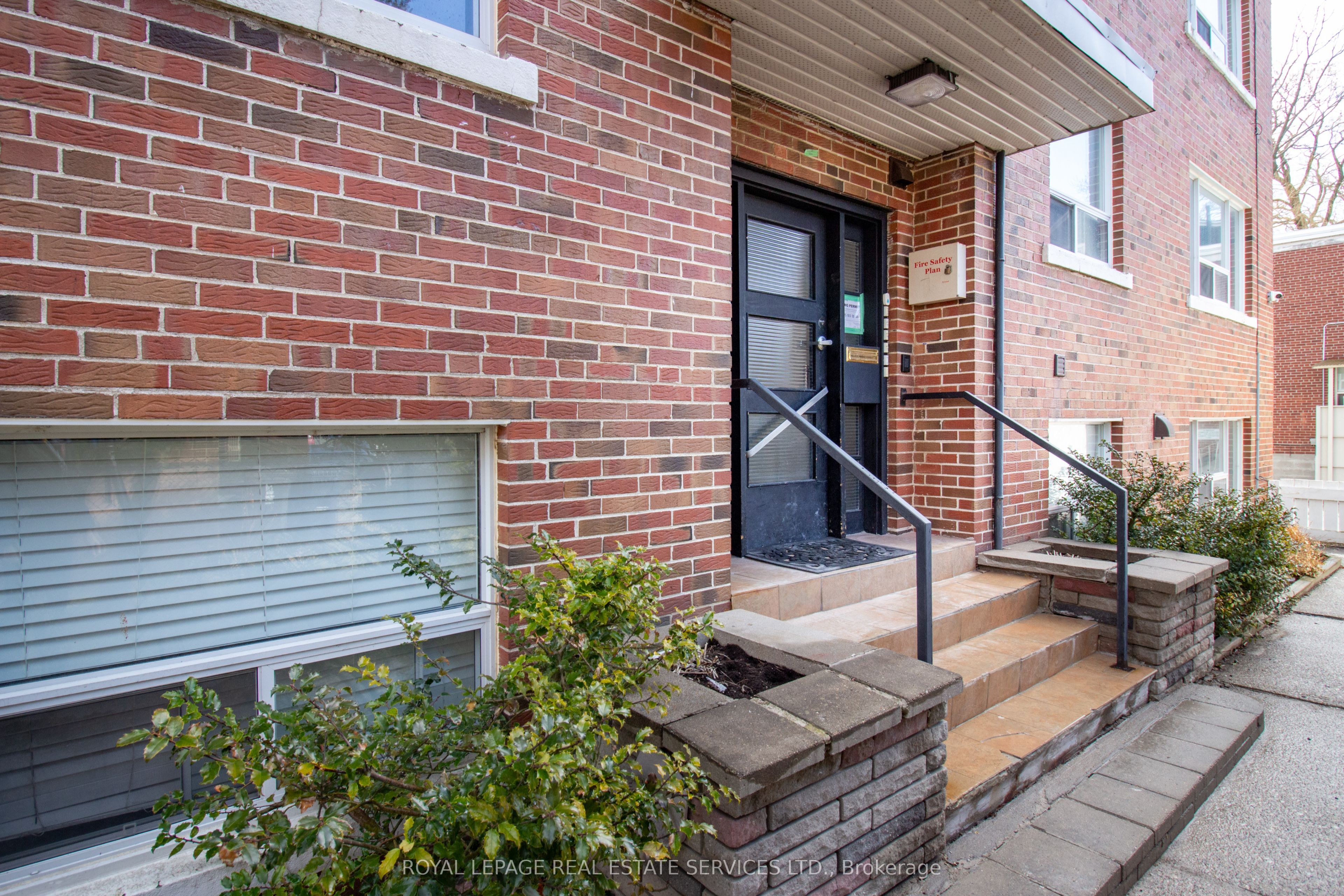 2709 Lake Shore Boulevard W