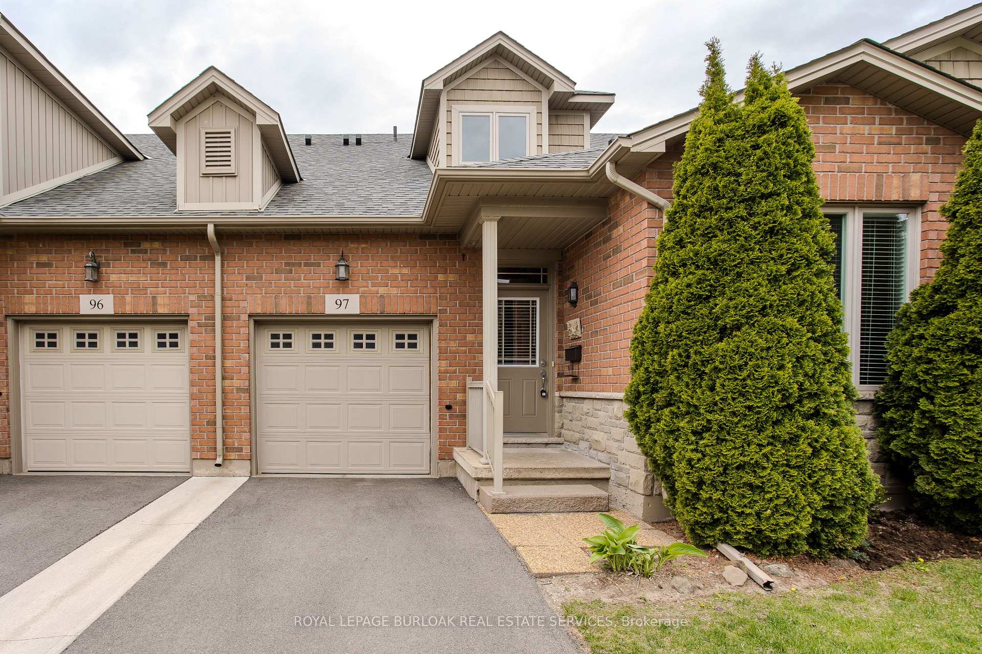 3 Bedrooms Condo at 2125 Itabashi, Burlington For sale
