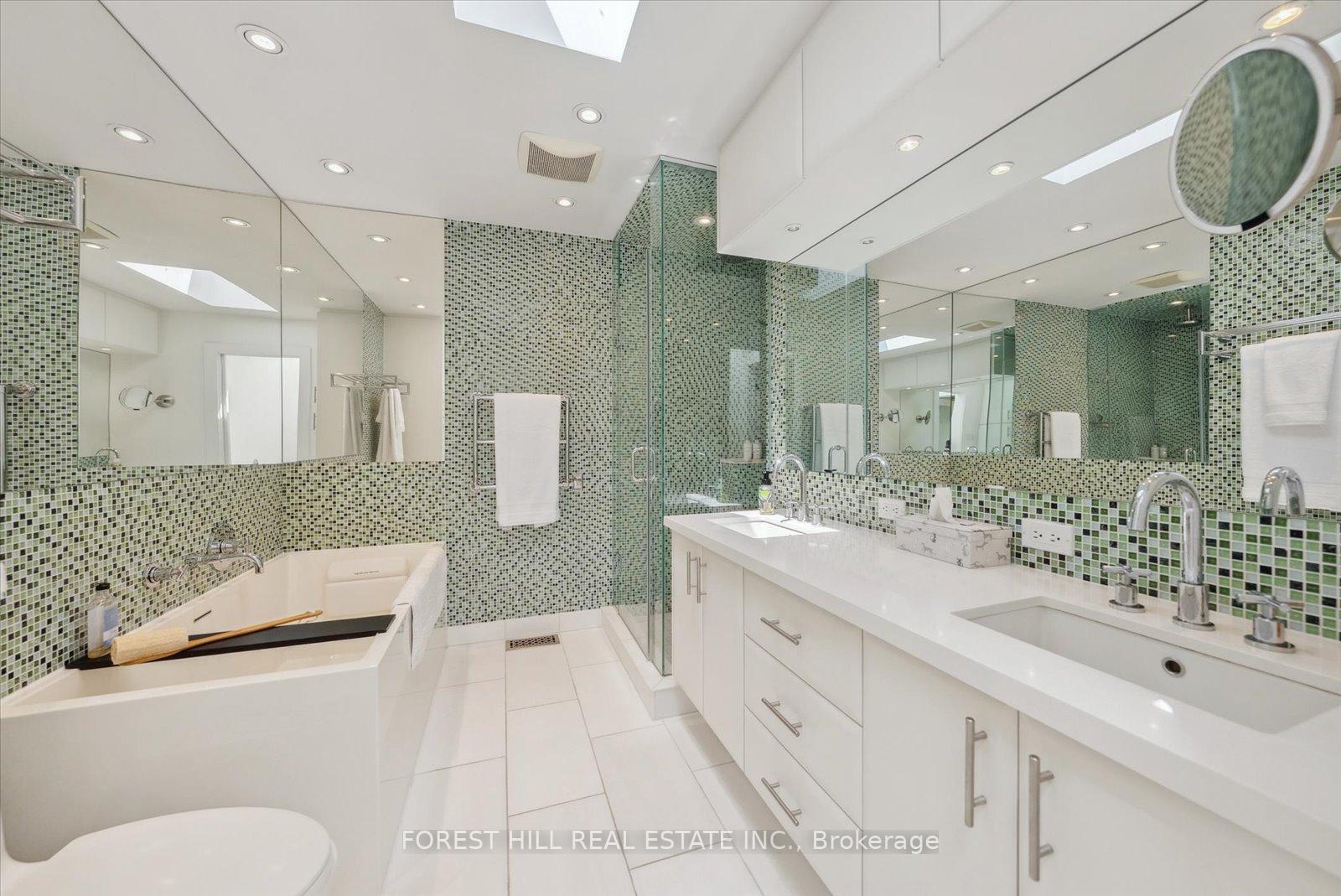 3 Bedrooms Condo at 10 Buller, Toronto For sale
