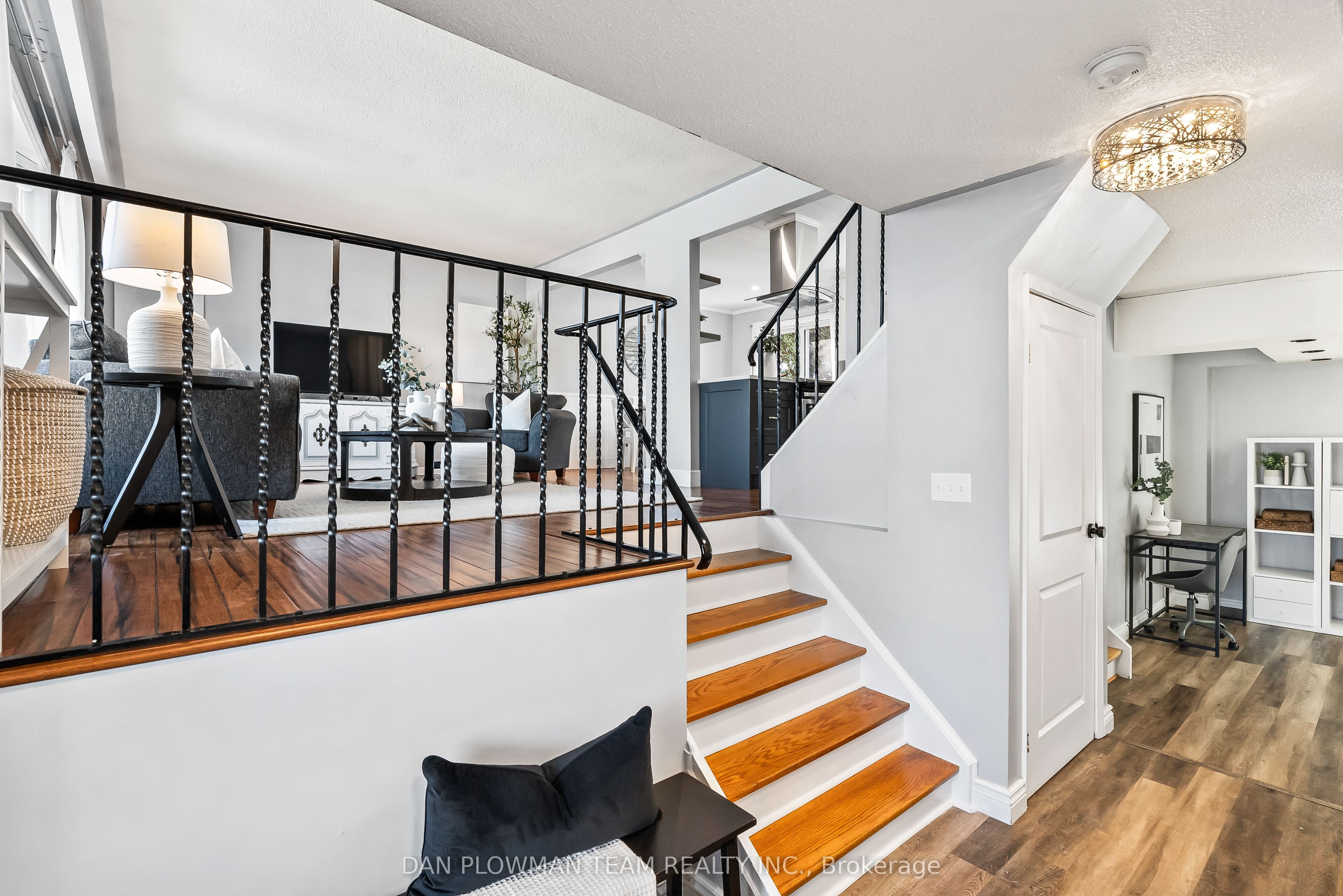 880 Carnaby Crescent