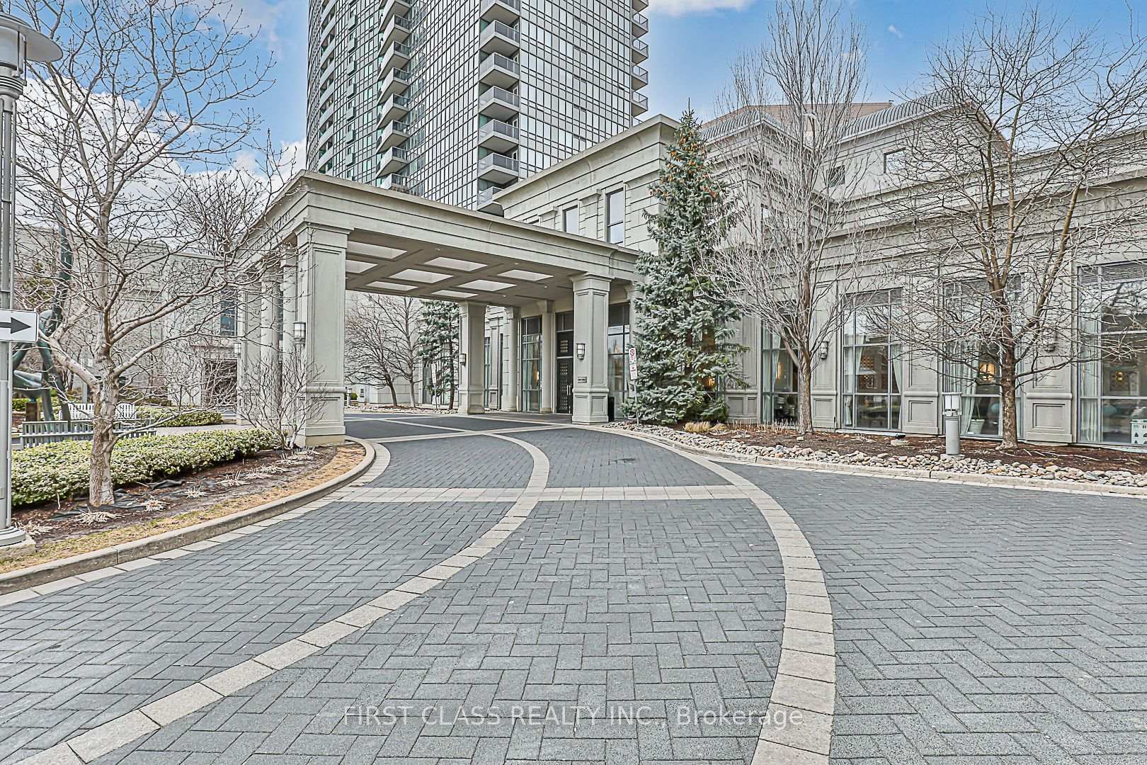 2 Bedrooms Condo at 15 Greenview,  Toronto For sale