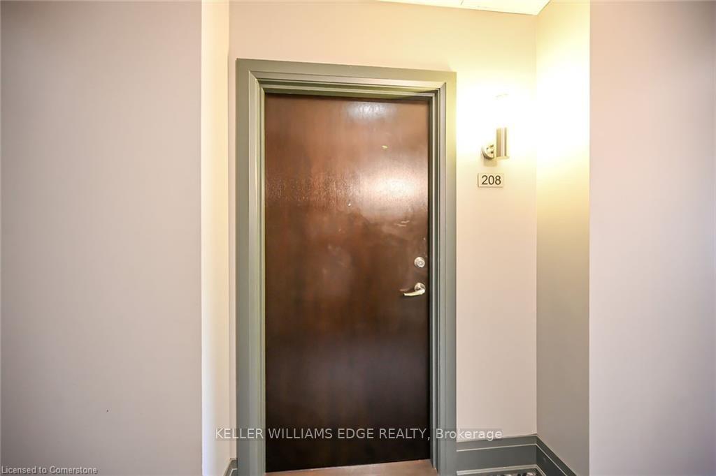 2 Bedrooms Condo at 2 King,  Hamilton For sale