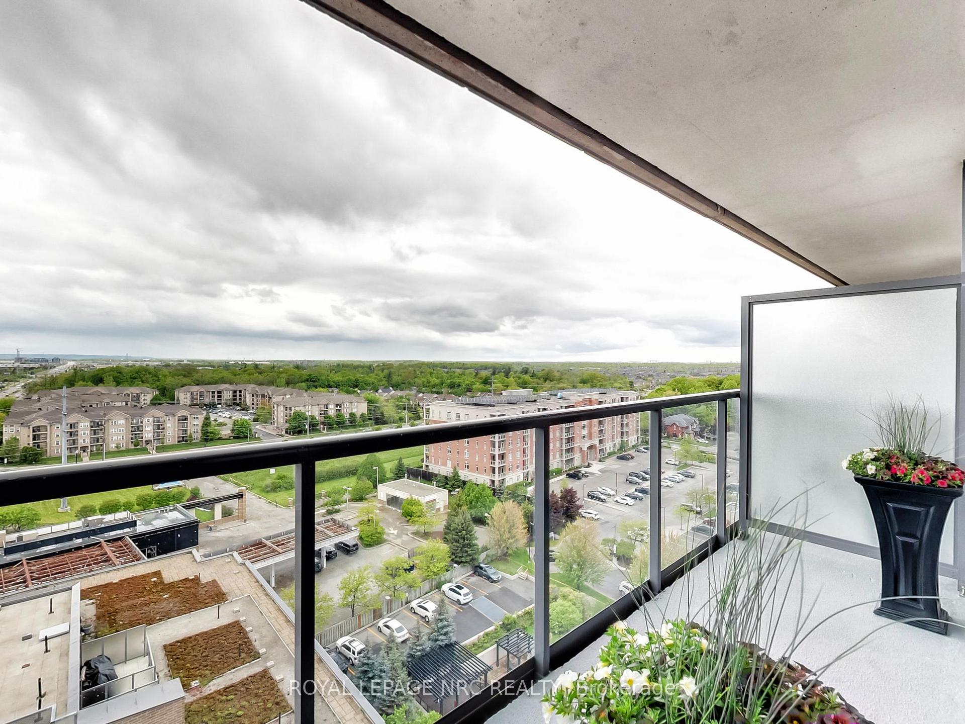 2 Bedrooms Co-op at 1940 Ironstone, Burlington For sale