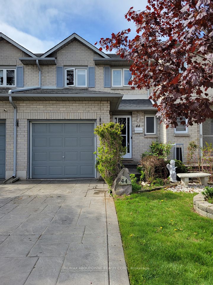 1 Royalwood Court