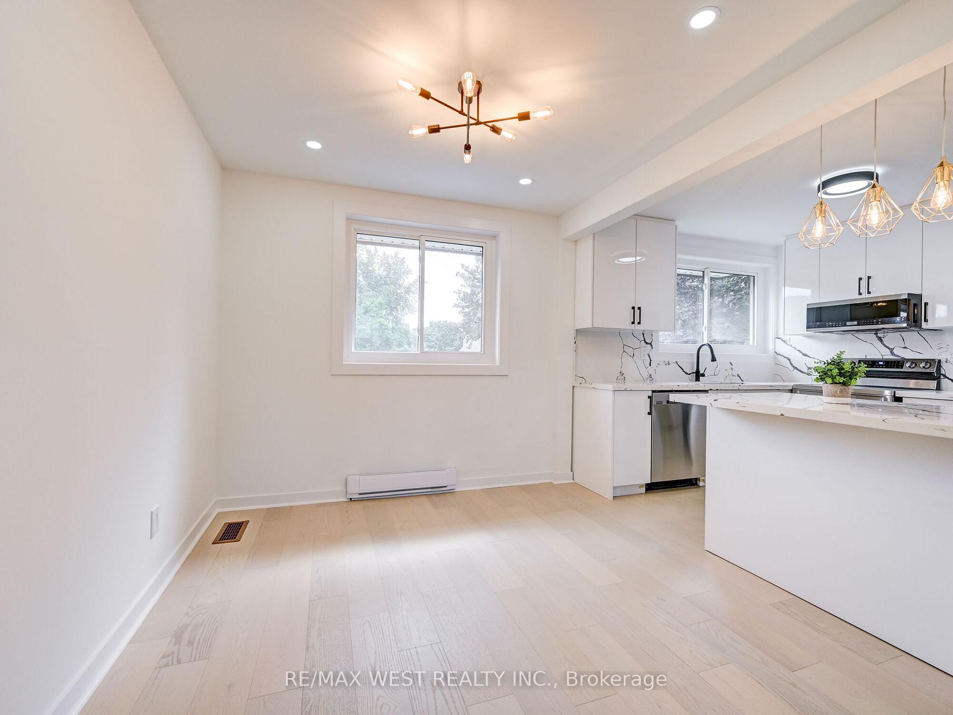 3 Bedrooms Condo at 22 Tandridge, Toronto For sale