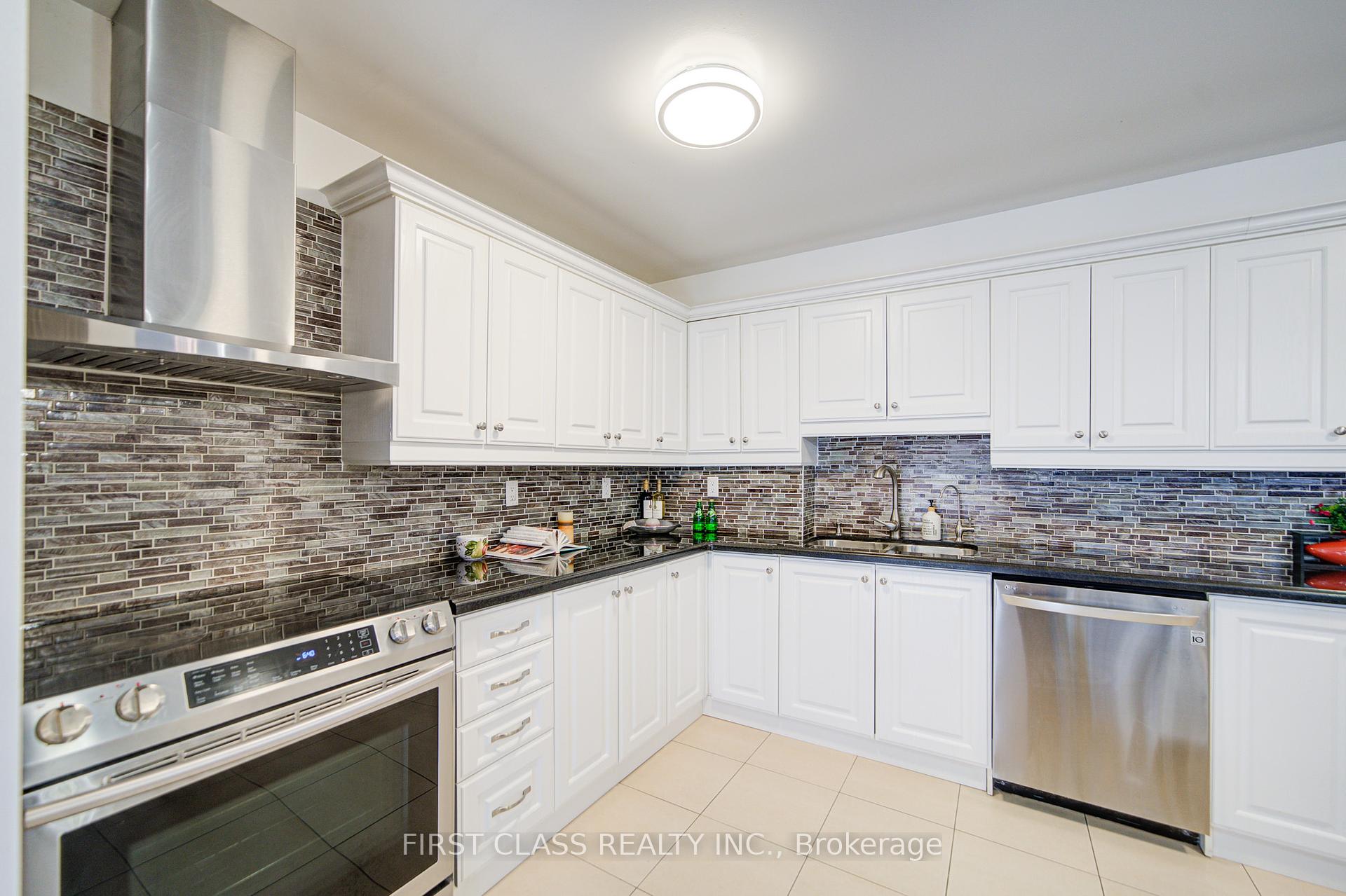 3 Bedrooms Condo at 25 Bamburgh, Toronto For sale