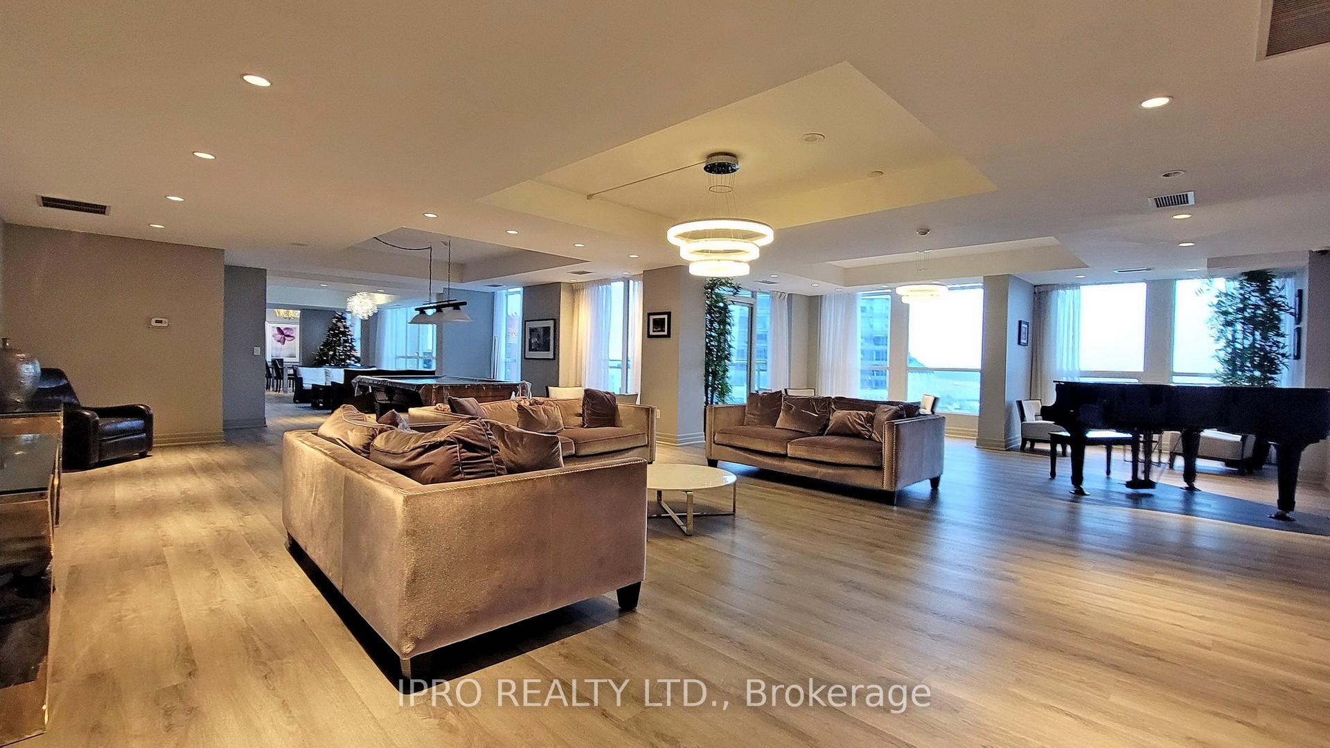 2 Bedrooms Condo at 628 Fleet, Toronto For sale