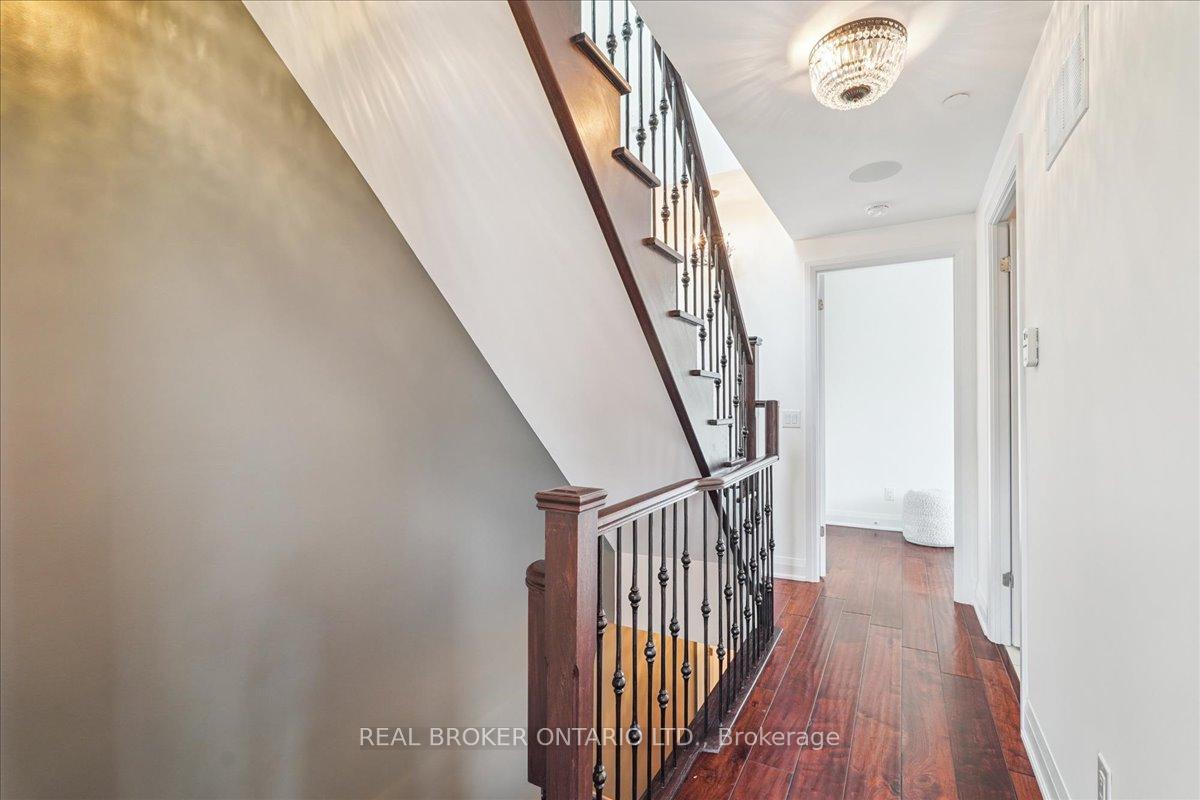 3 Bedrooms Condo at 191 Duplex, Toronto For sale