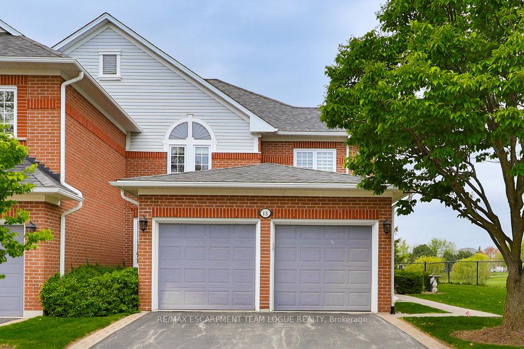 4 Bedrooms Condo at 2145 Country Club, Burlington For sale