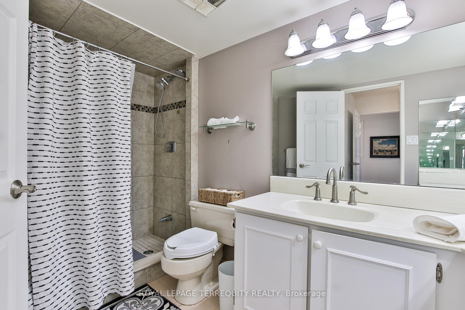 2 Bedrooms Condo at 75 Wynford Heights, Toronto For sale
