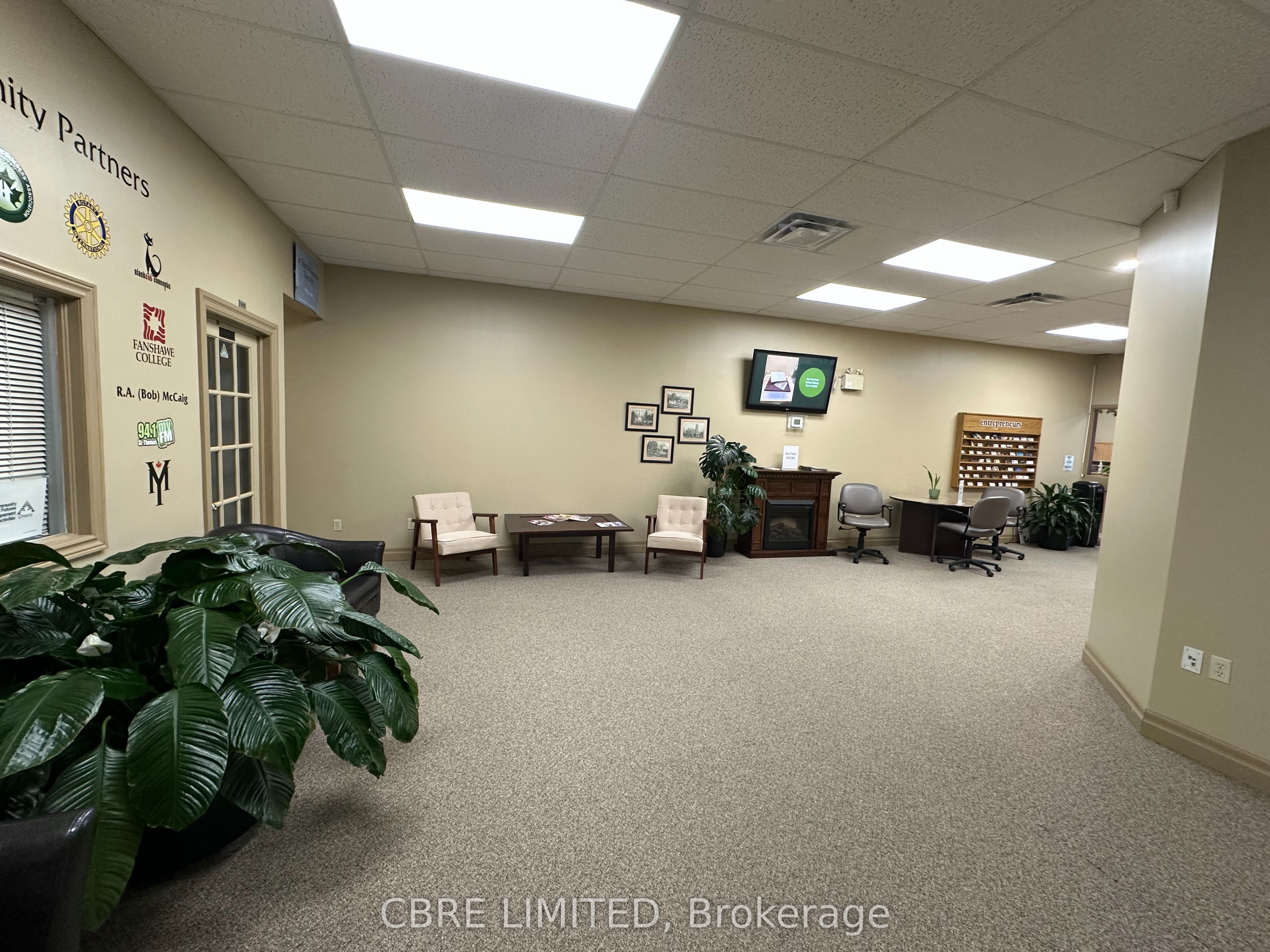 300 South Edgeware Road, St. Thomas NE
