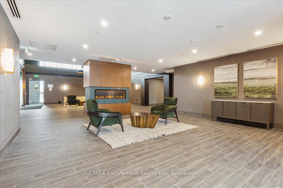 2 Bedrooms Condo at 450 Dundas,  Hamilton For sale