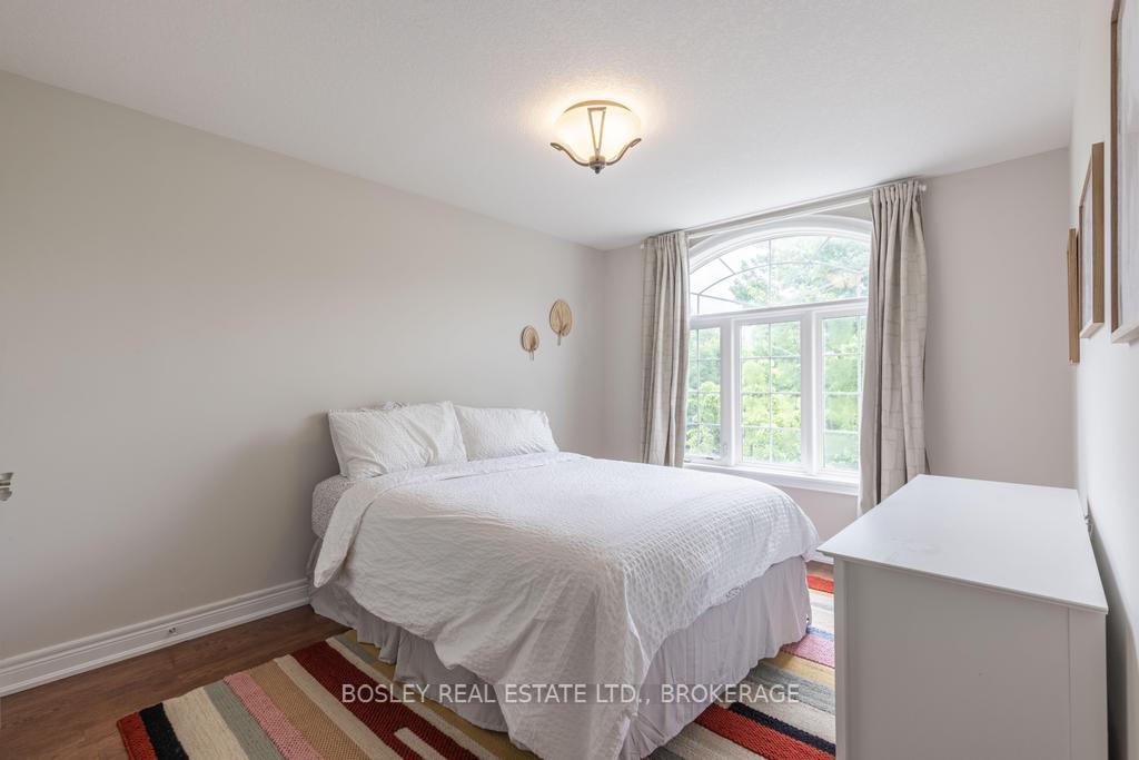 3 Bedrooms Condo at 2282 Orchard, Burlington For sale