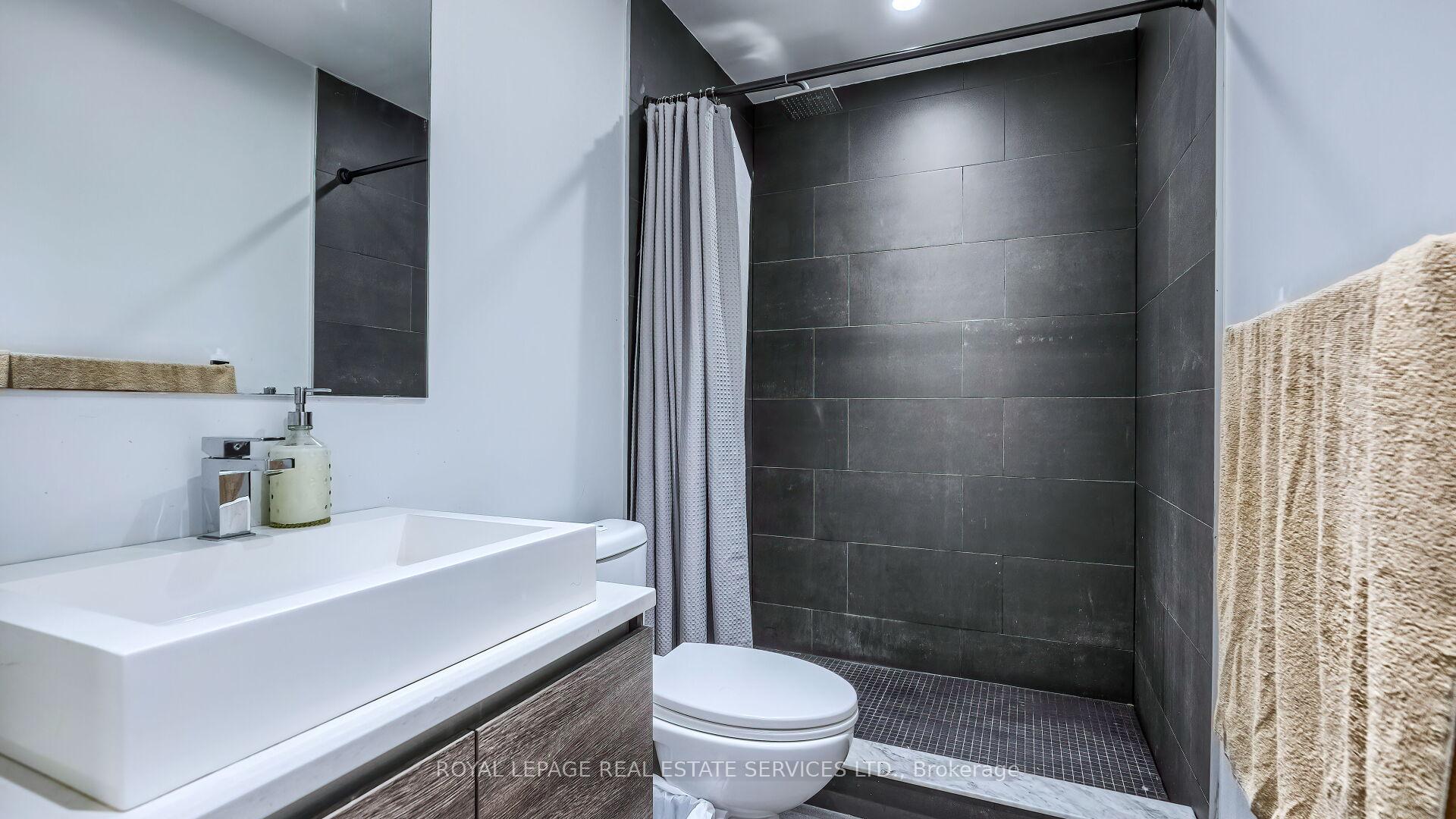 1 Bedroom Condo at 111 Bathurst, Toronto For sale