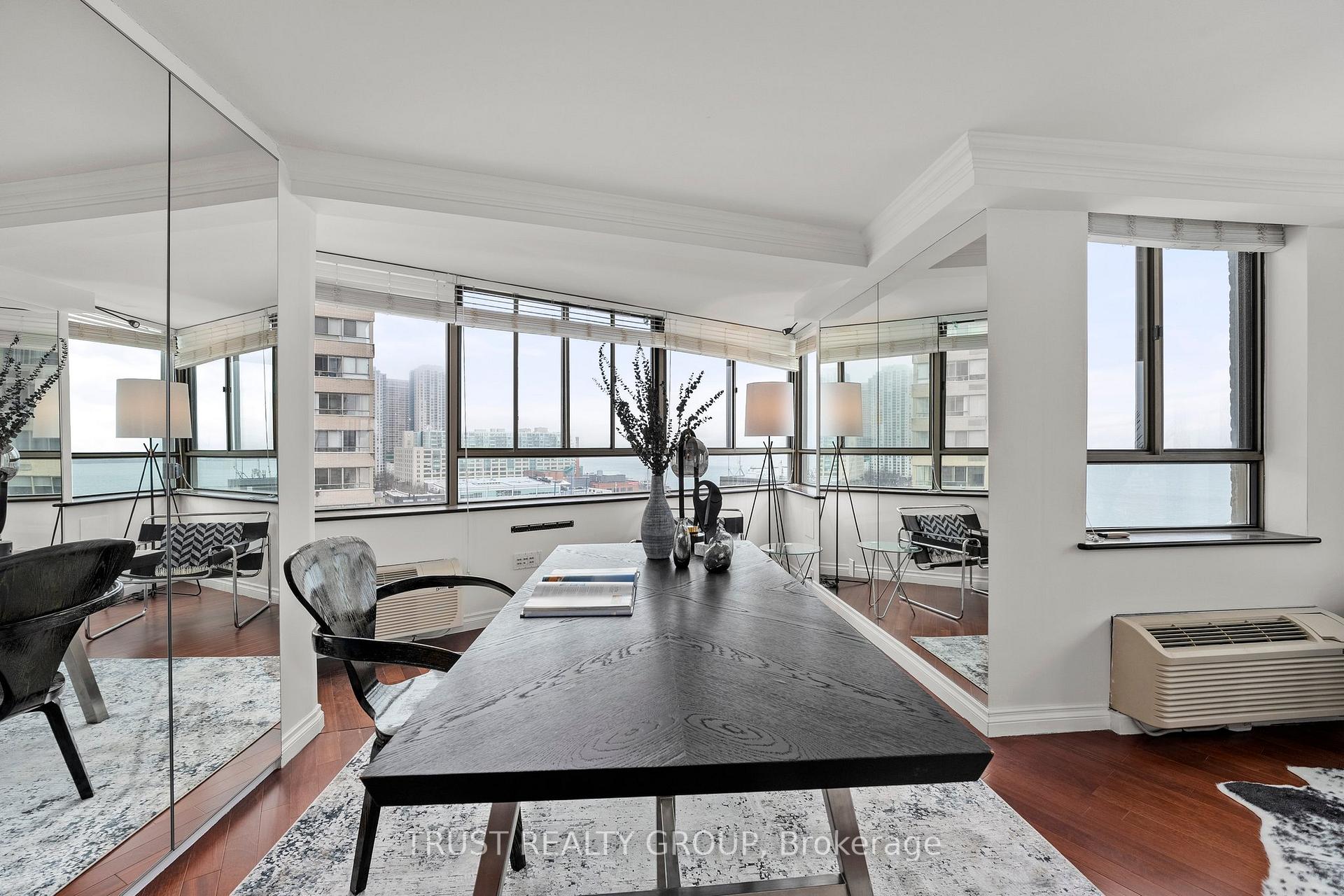 2 Bedrooms Condo at 270 Queens, Toronto For sale