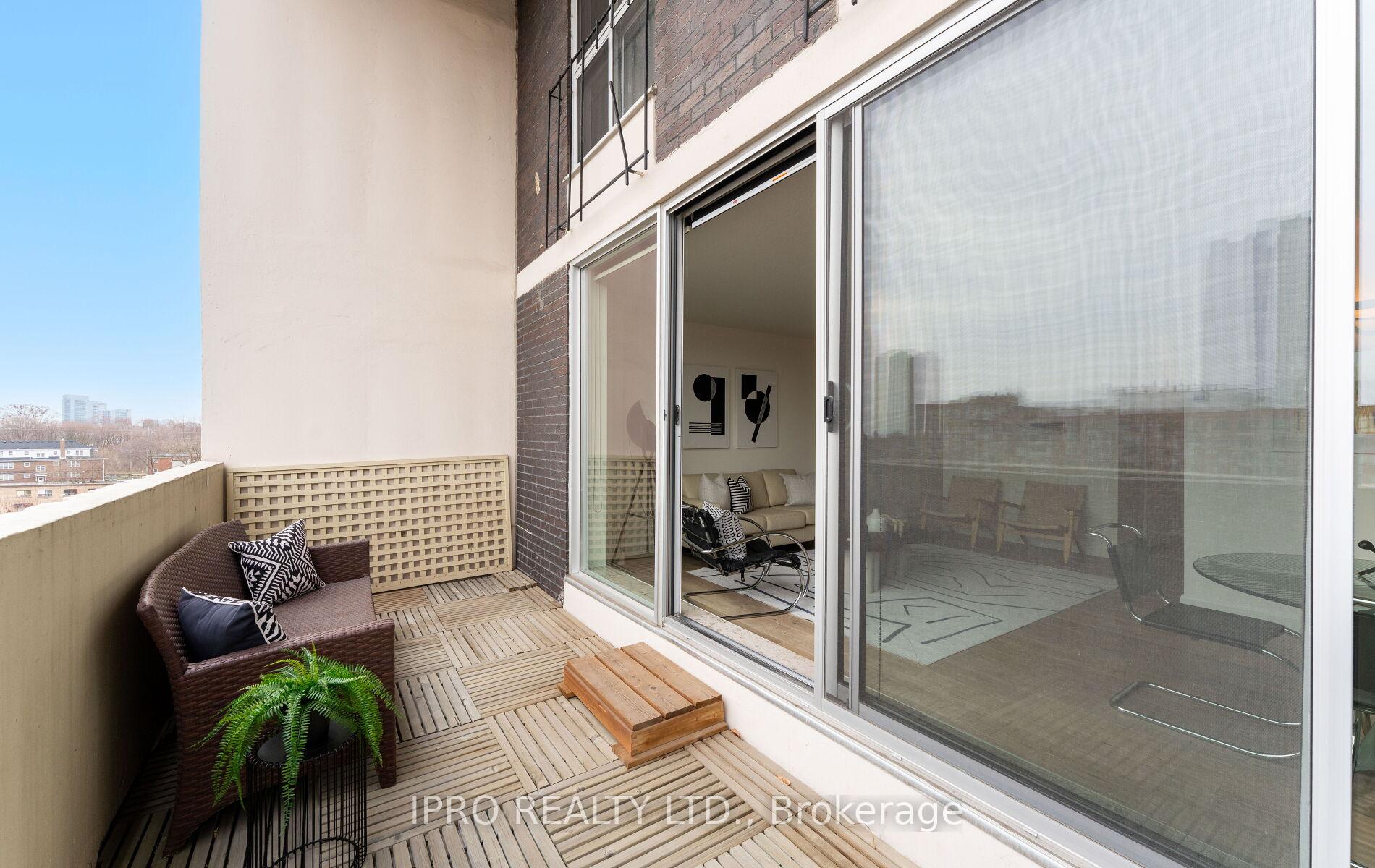 4 Bedrooms Condo at 60 Southport, Toronto For sale
