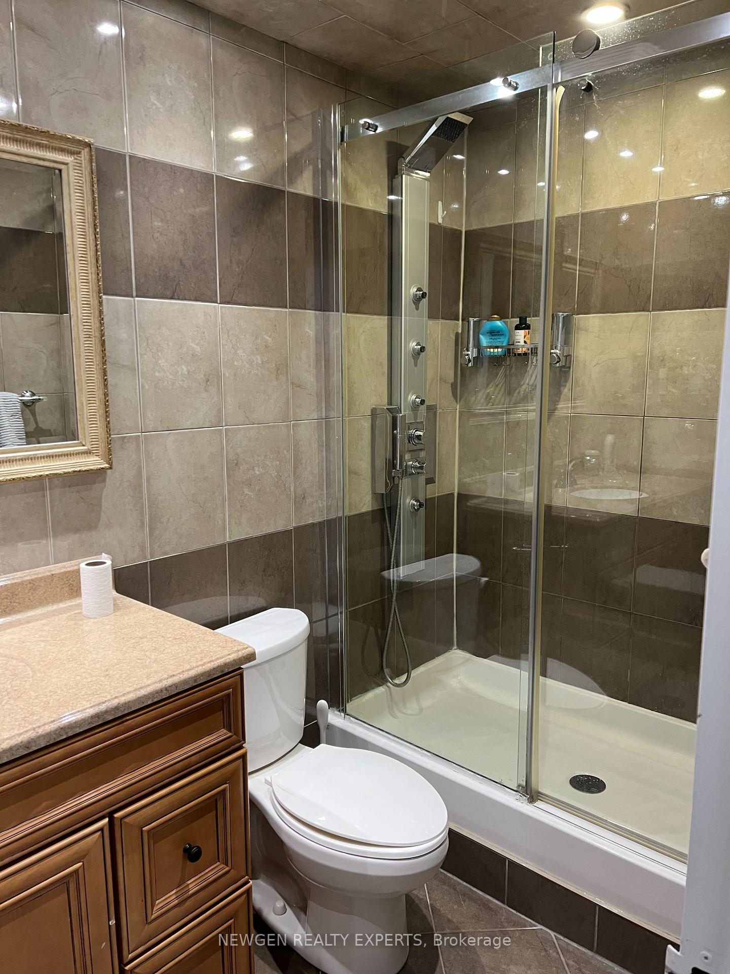 3 Bedrooms Condo at 550 Webb, Mississauga For sale