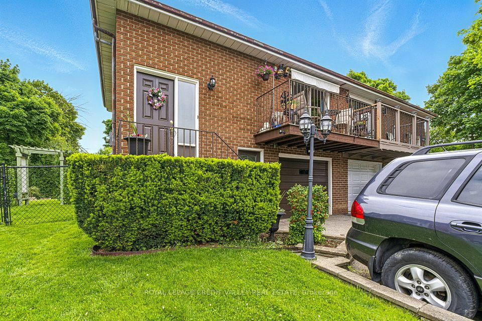 74 Roseville Drive, Brampton, ON L6Y 2G8