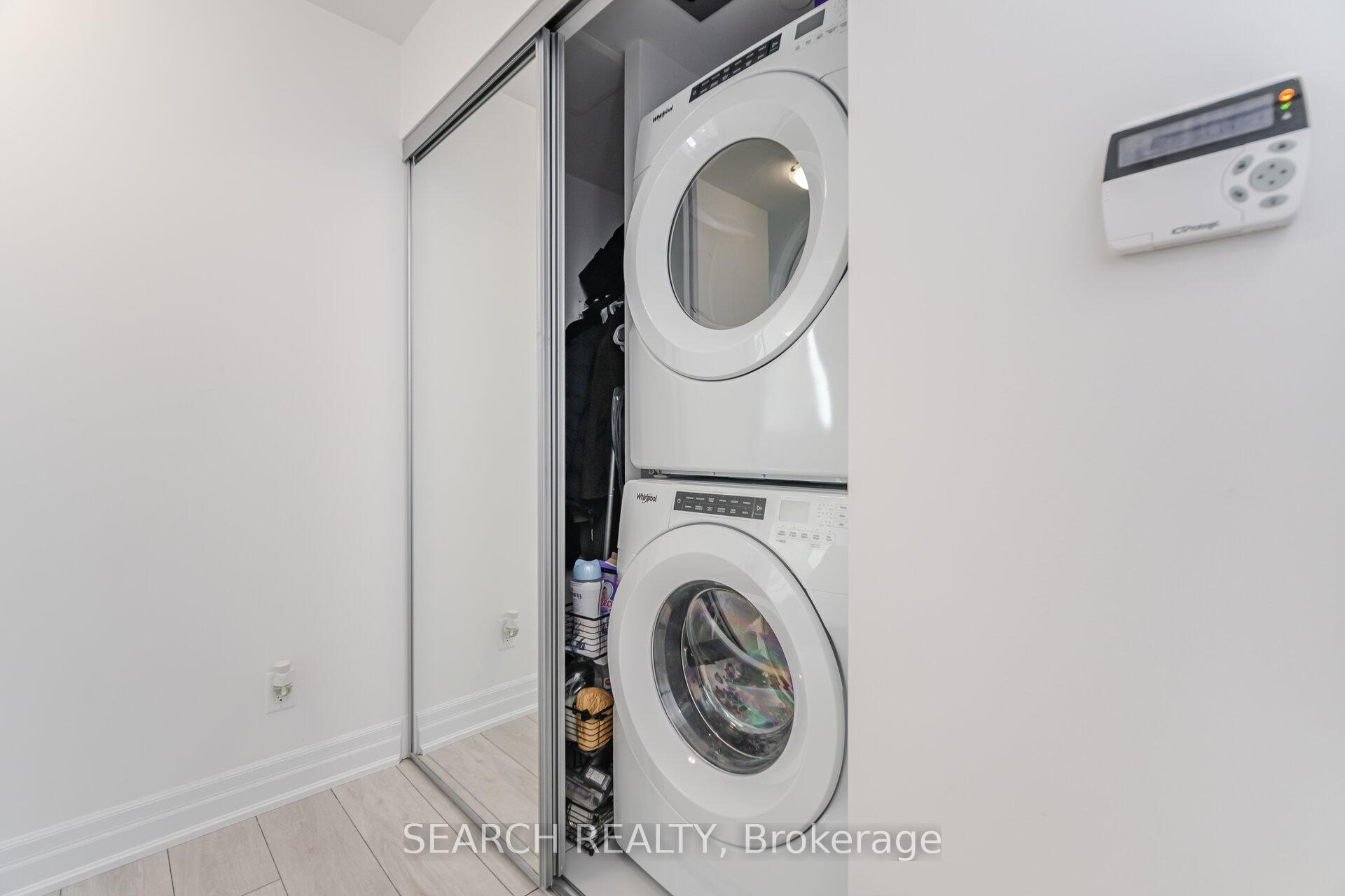 2 Bedrooms Condo at 30 Elm, Mississauga For sale