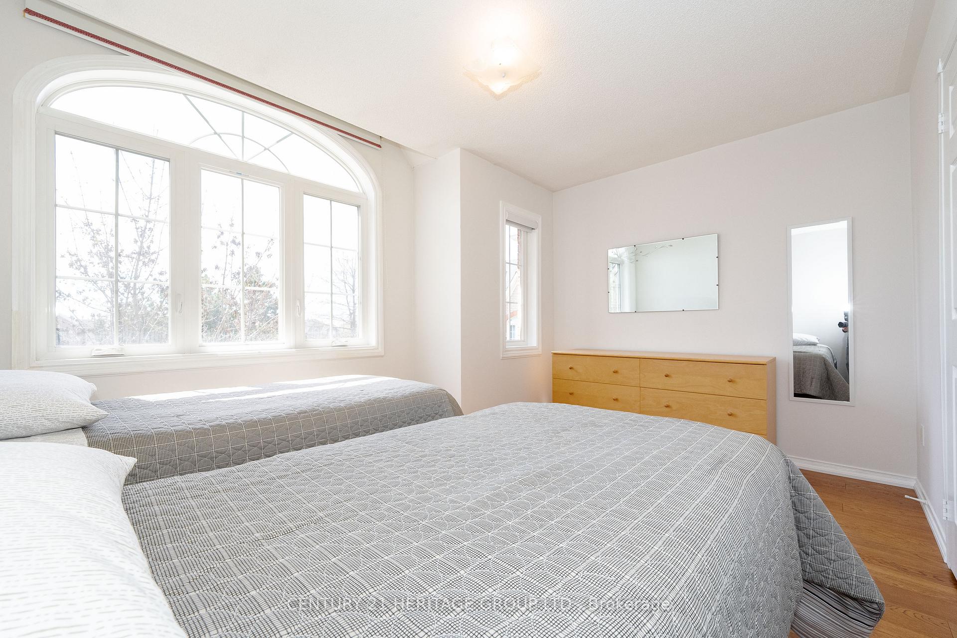3 Bedrooms Condo at 124 Rory,  Toronto For sale