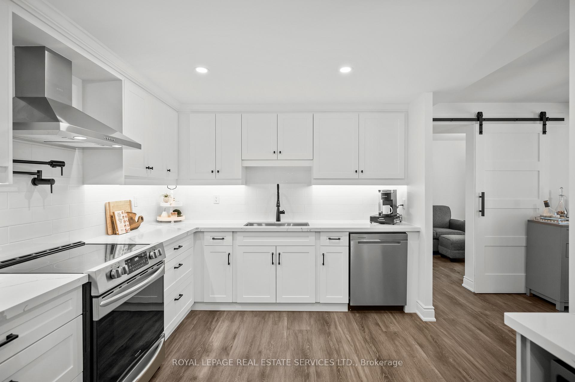 2 Bedrooms Condo at 2185 Marine,  Oakville For sale