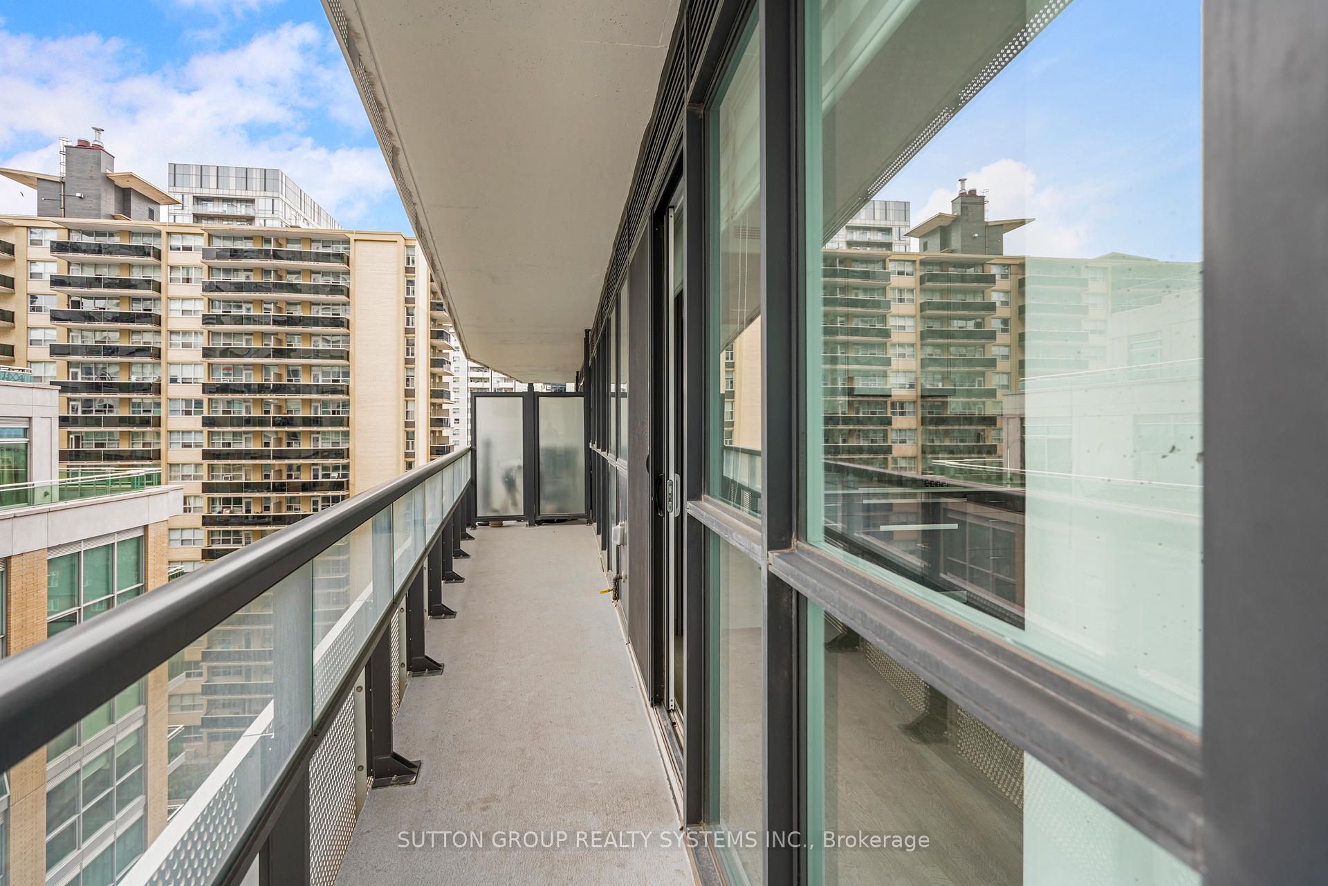 2 Bedrooms Condo at 11 Lillian, Toronto For sale