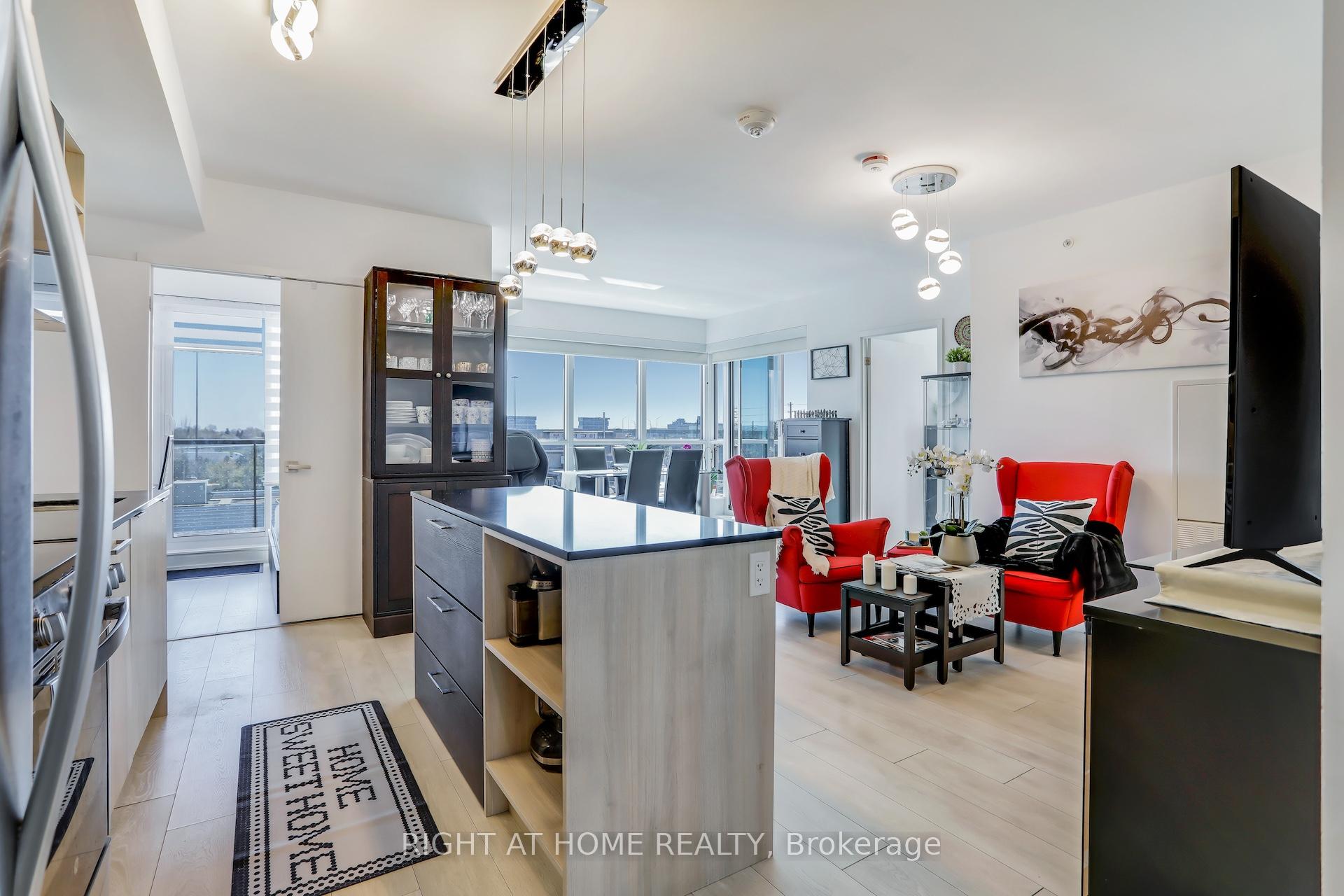 4 Bedrooms Condo at 31 Tippett, Toronto For sale