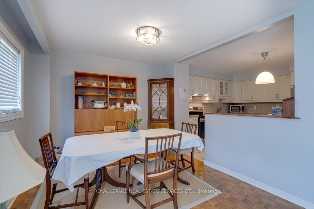 4 Bedrooms Condo at 584 Forestwood, Burlington For sale