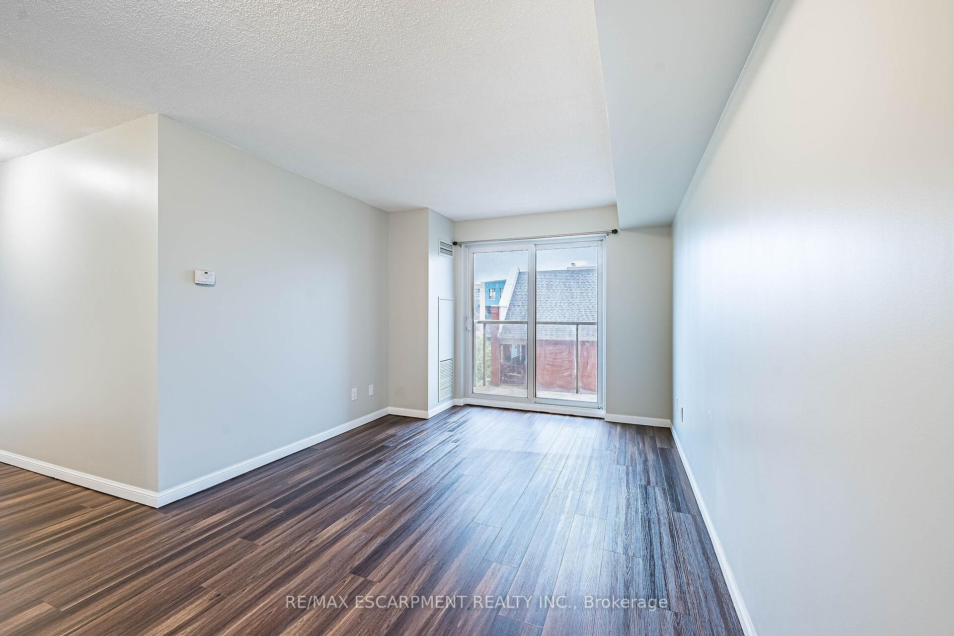 2 Bedrooms Condo at 4 Elsinore, Toronto For sale