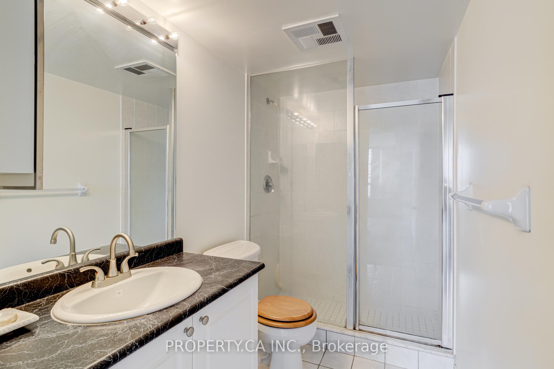2 Bedrooms Condo at 18 Parkview, Toronto For sale