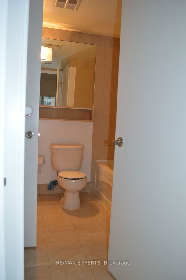 85 Bloor Street E 912