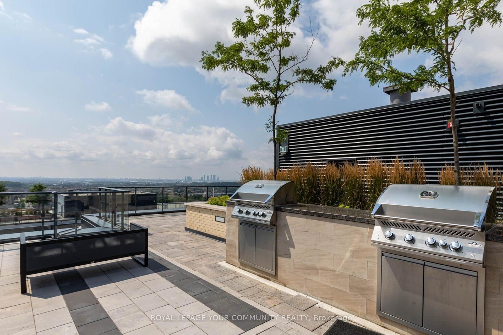 2 Bedrooms Co-op at 100 Eagle Rock, Vaughan For sale