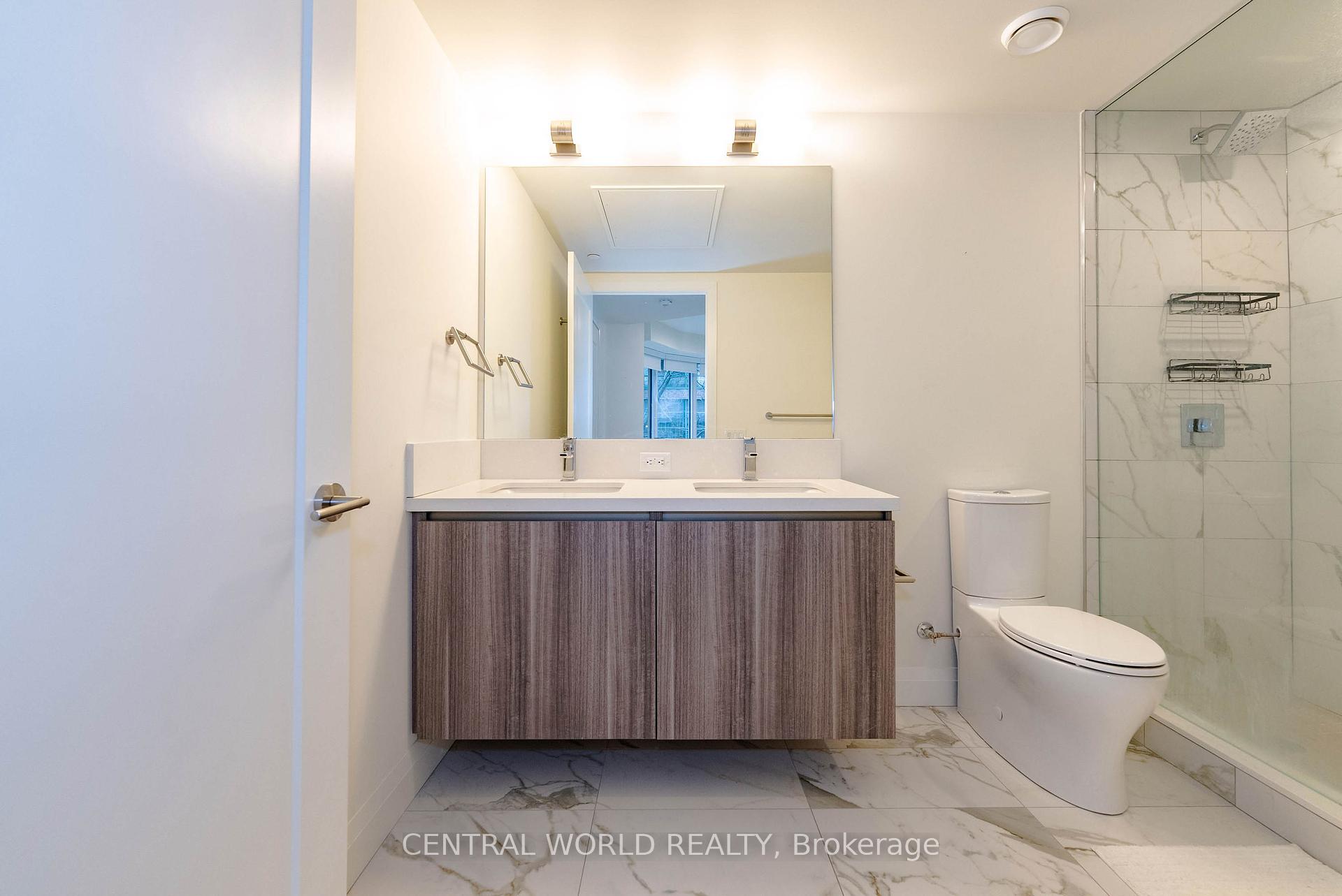 2 Bedrooms Condo at 151 Avenue,  Toronto For sale