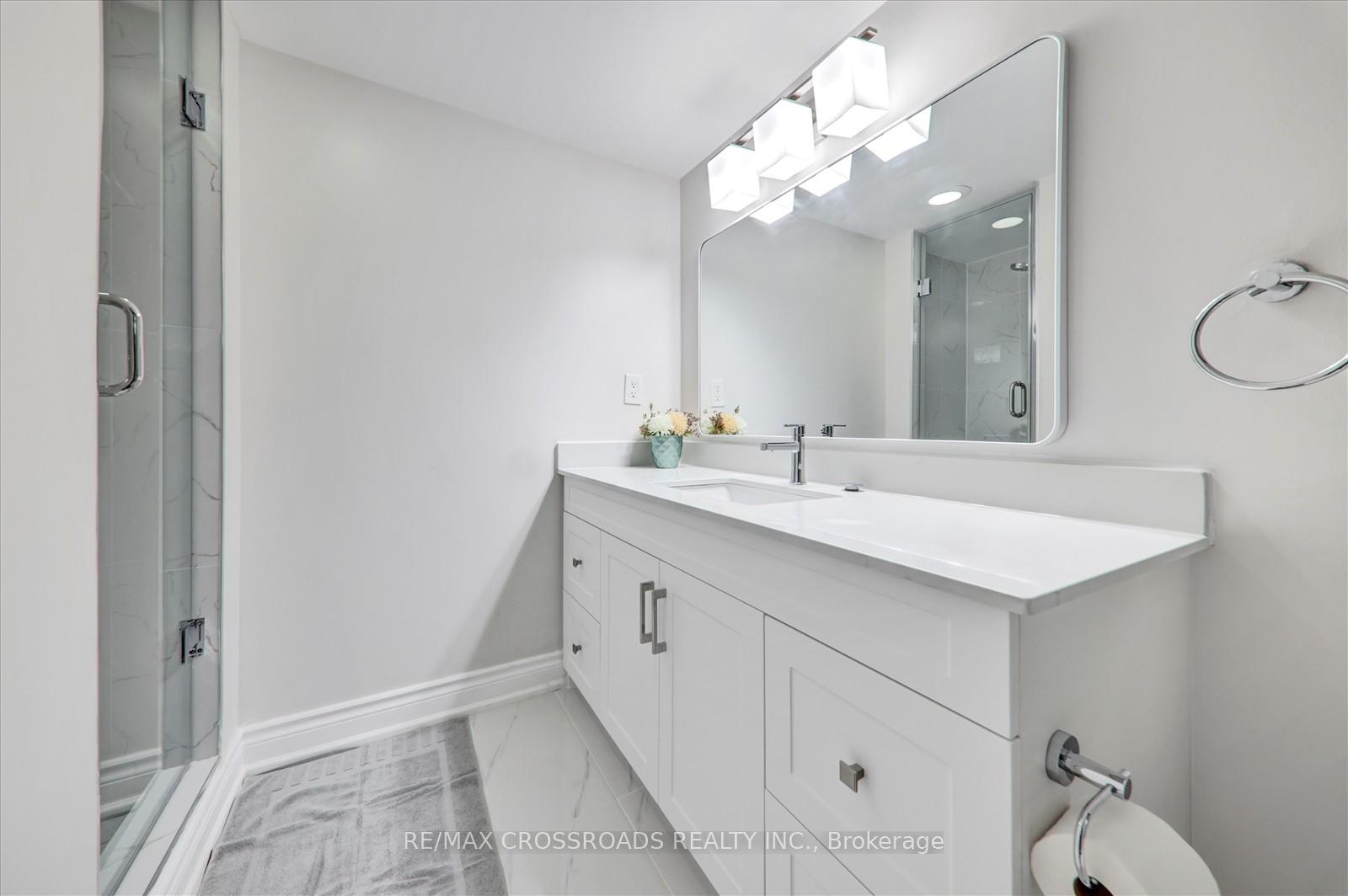 2 Bedrooms Condo at 400 Mclevin, Toronto For sale