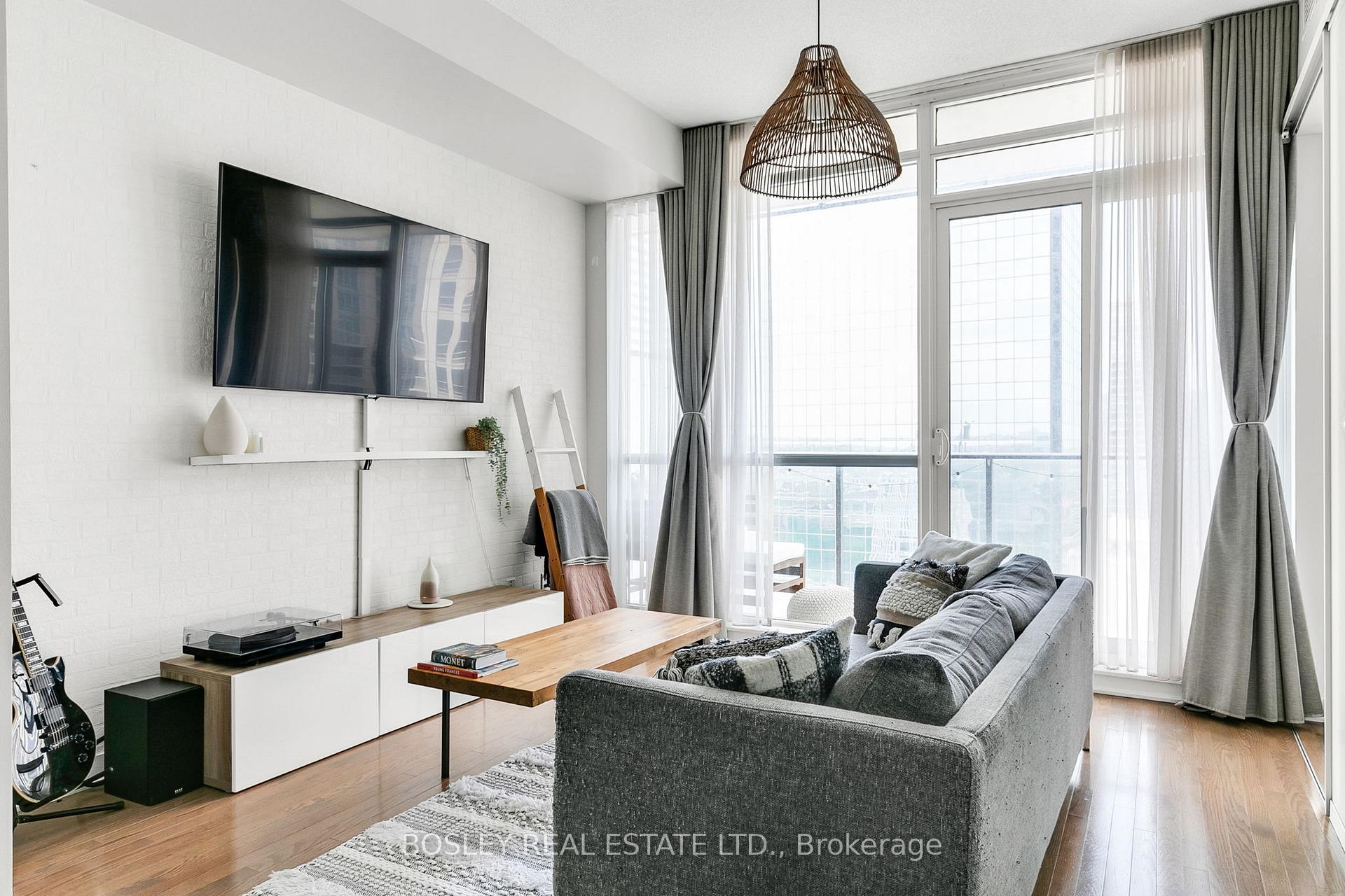 2 Bedrooms Condo at 770 Bay, Toronto For sale