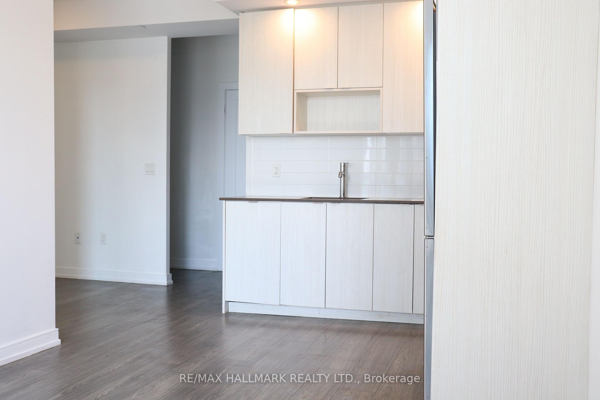 2 Bedrooms Condo at 225 Village Green, Toronto For sale