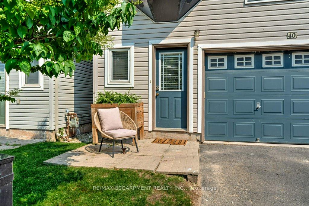 4 Bedrooms Condo at 5090 Fairview, Burlington For sale