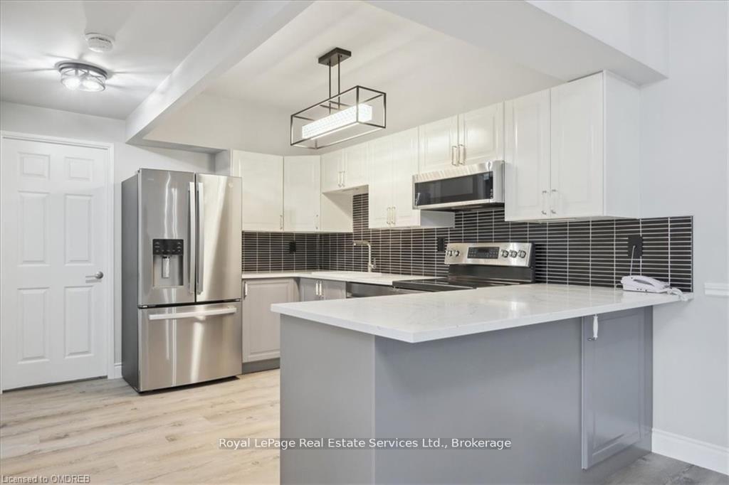 2 Bedrooms Condo at 162 REYNOLDS,  Oakville For sale