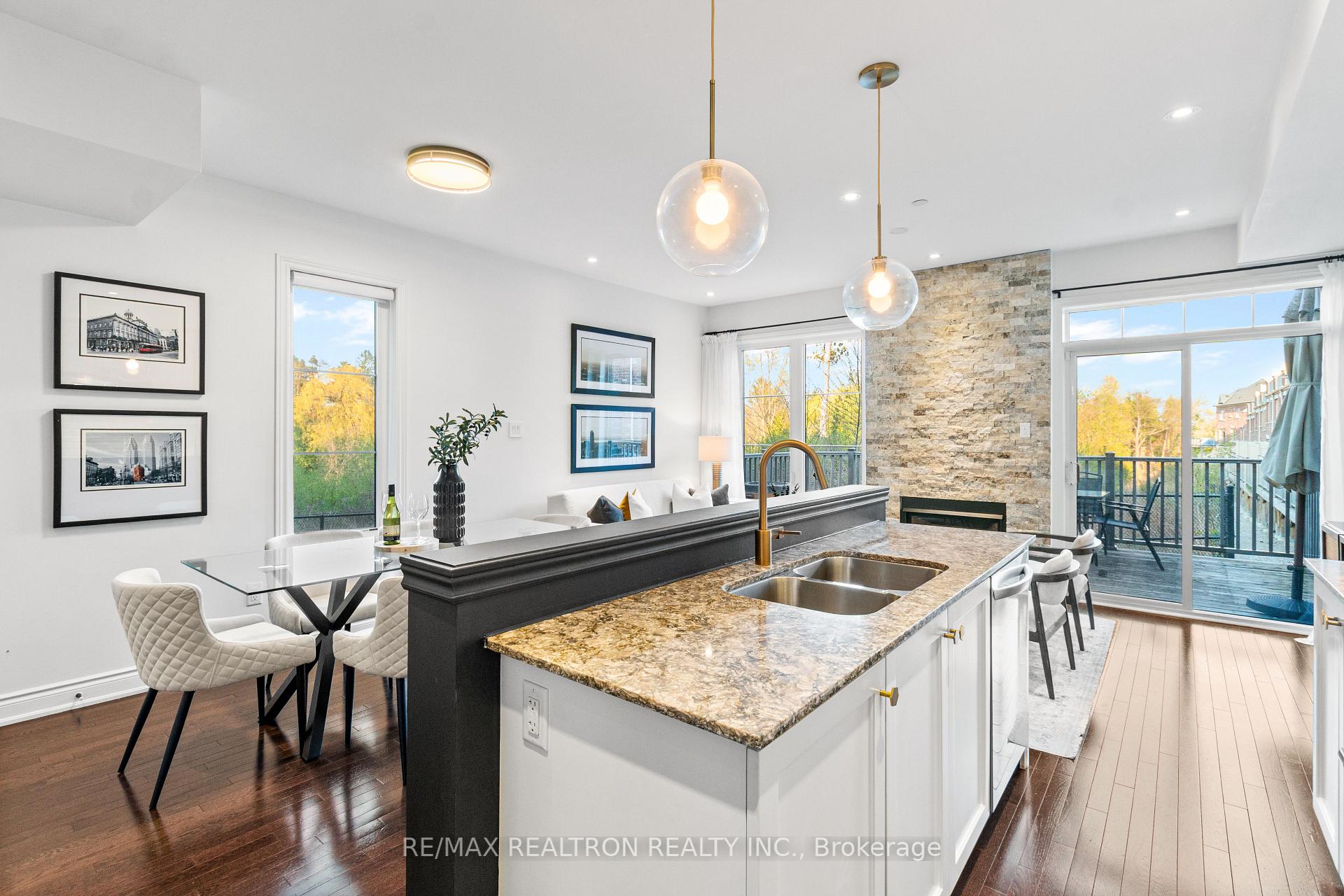 4 Bedrooms Condo at 1331 Major Mackenzie, Vaughan For sale