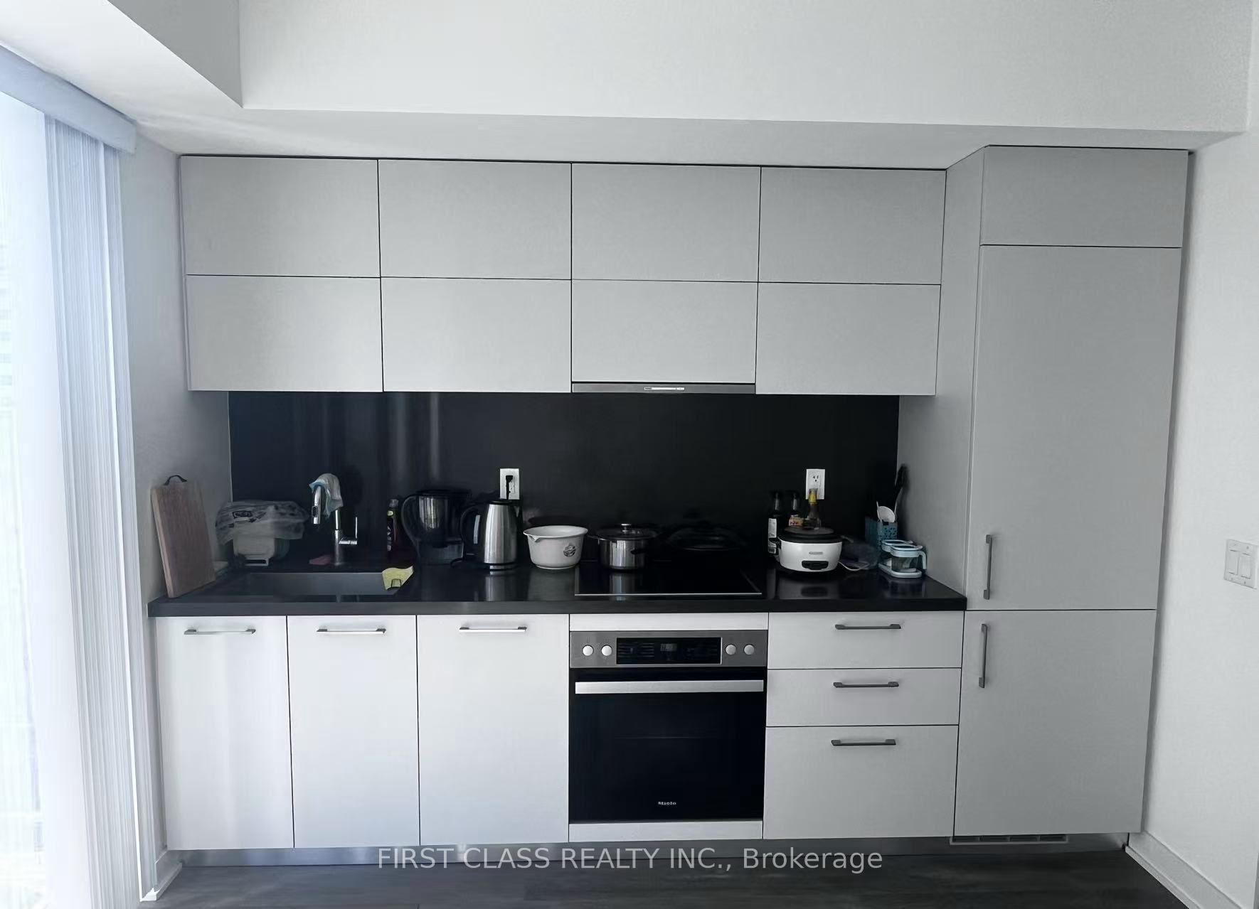 1 Bedroom Condo at 188 Cumberland,  Toronto For sale