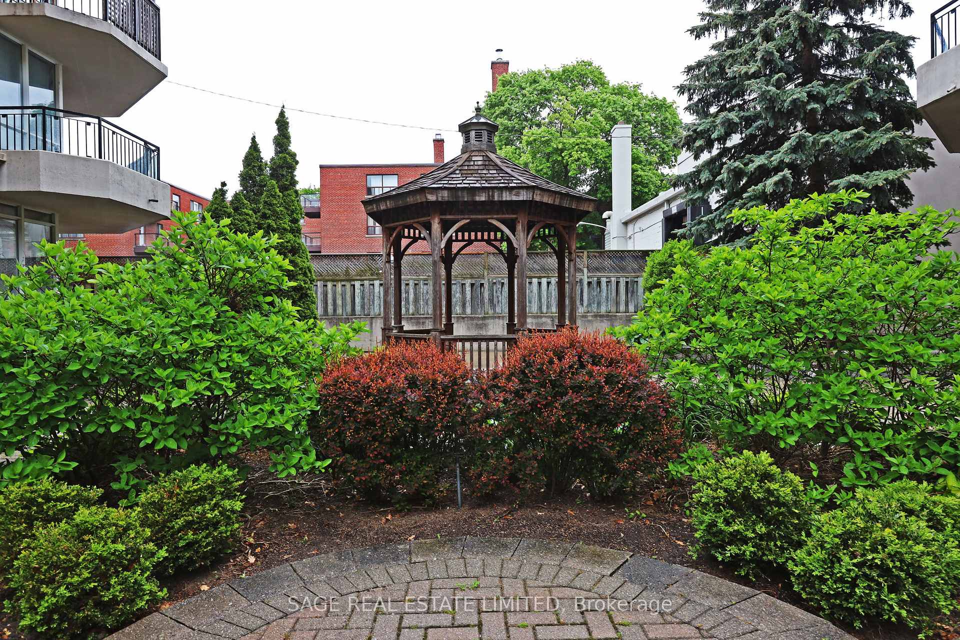 2 Bedrooms Condo at 55 Lorindale, Toronto For sale