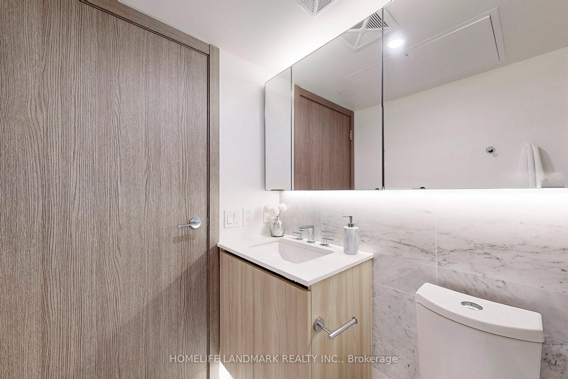 2 Bedrooms Condo at 17 Bathurst, Toronto For sale