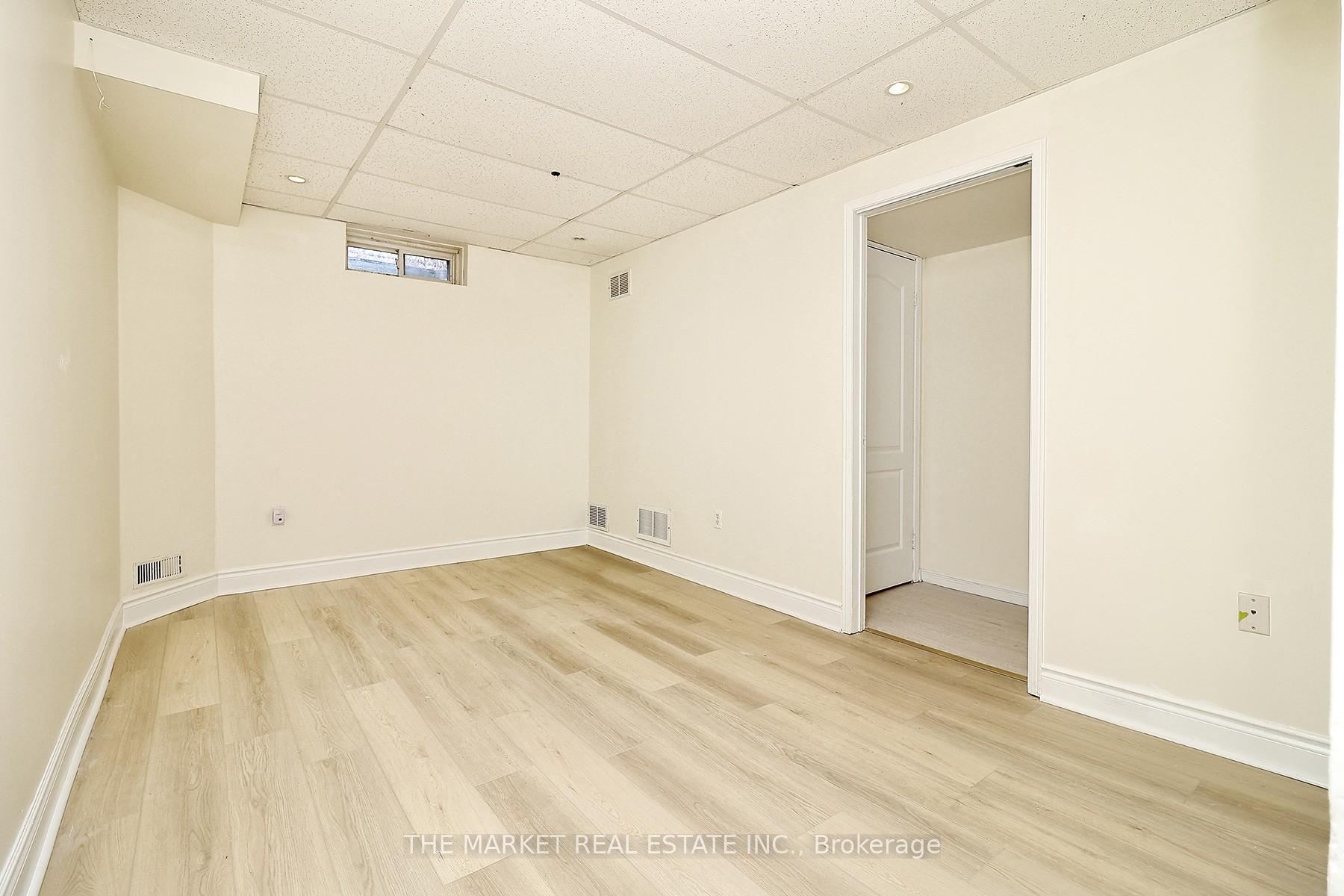 3 Bedrooms Condo at 7190 Atwood, Mississauga For sale