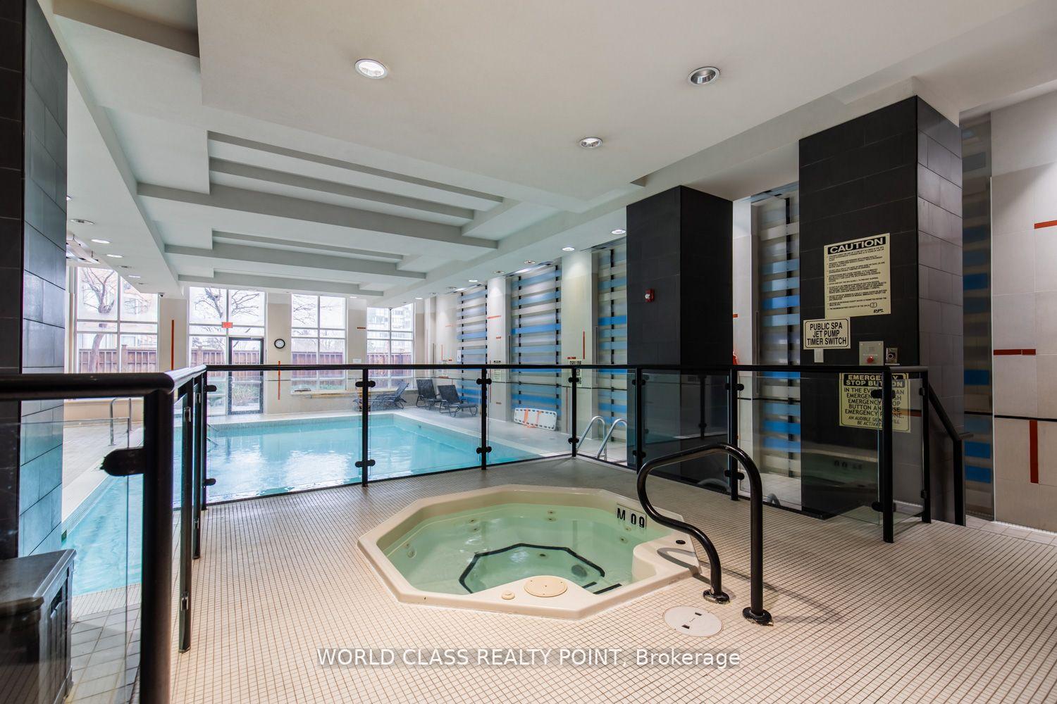 2 Bedrooms Condo at 330 Burnhamthorpe, Mississauga For sale