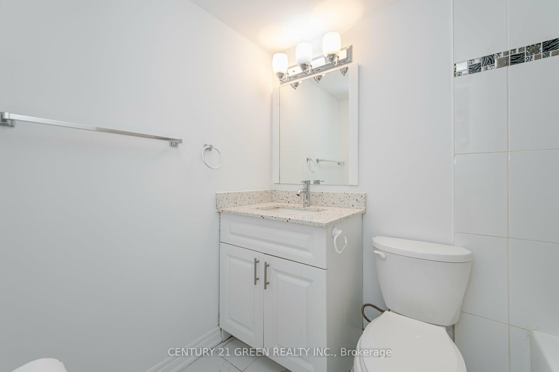 4 Bedrooms Condo at 5 Parkway Forest,  Toronto For sale